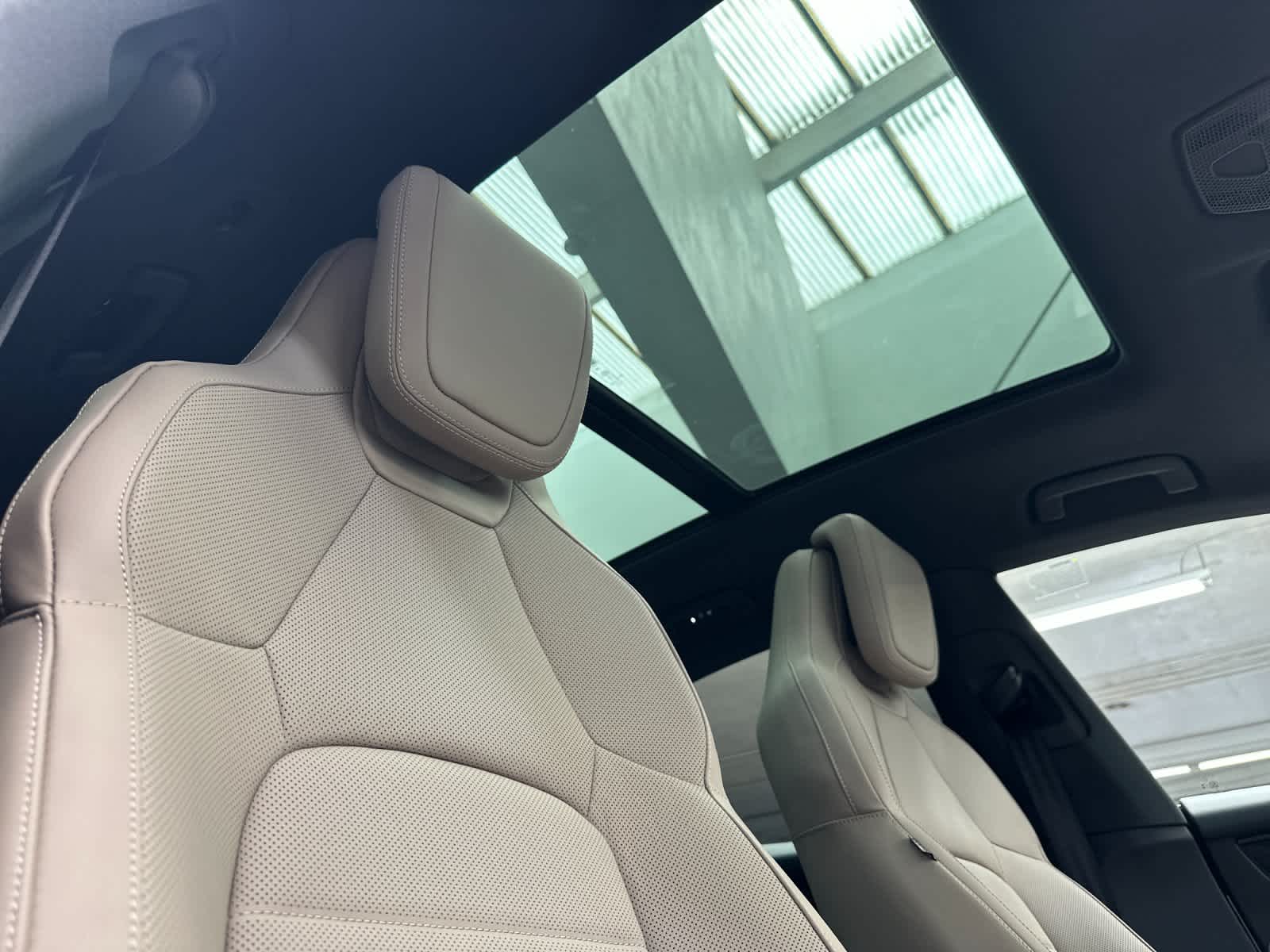 Thumbnail: 2026 Porsche Macan - 18