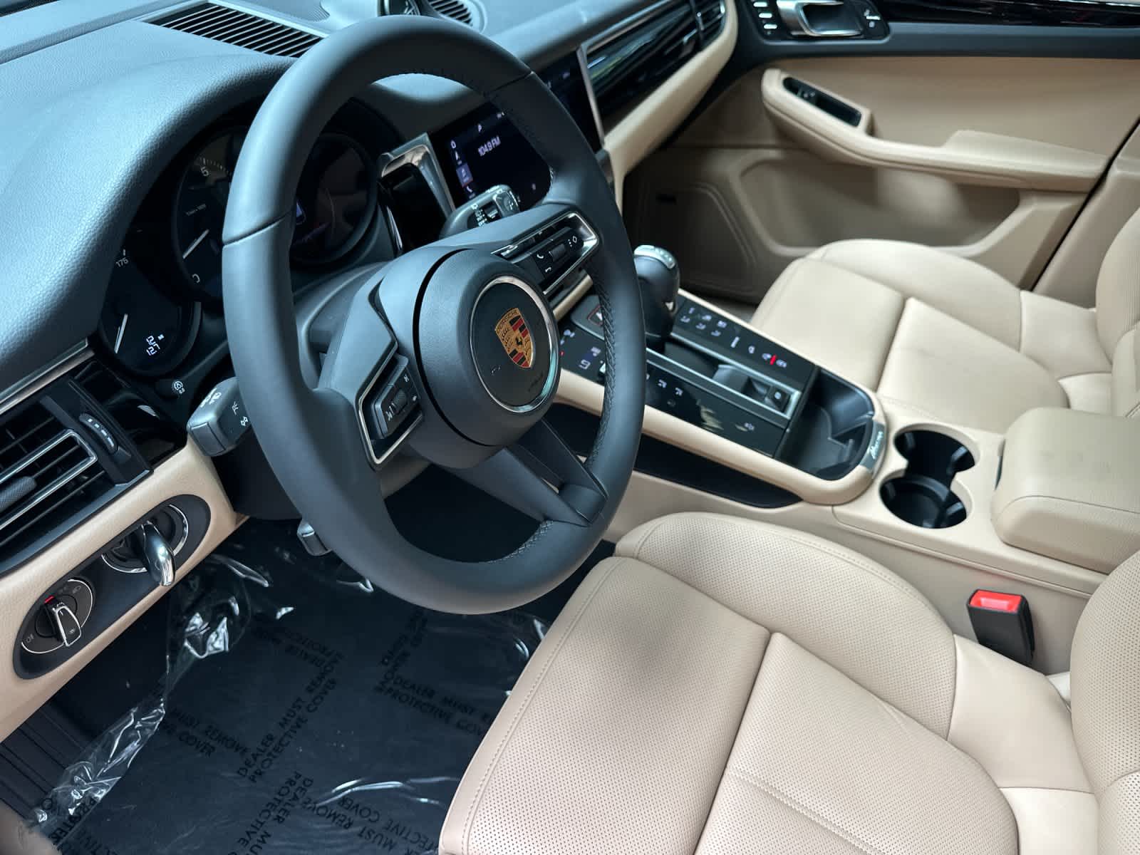 Thumbnail: 2026 Porsche Macan - 4