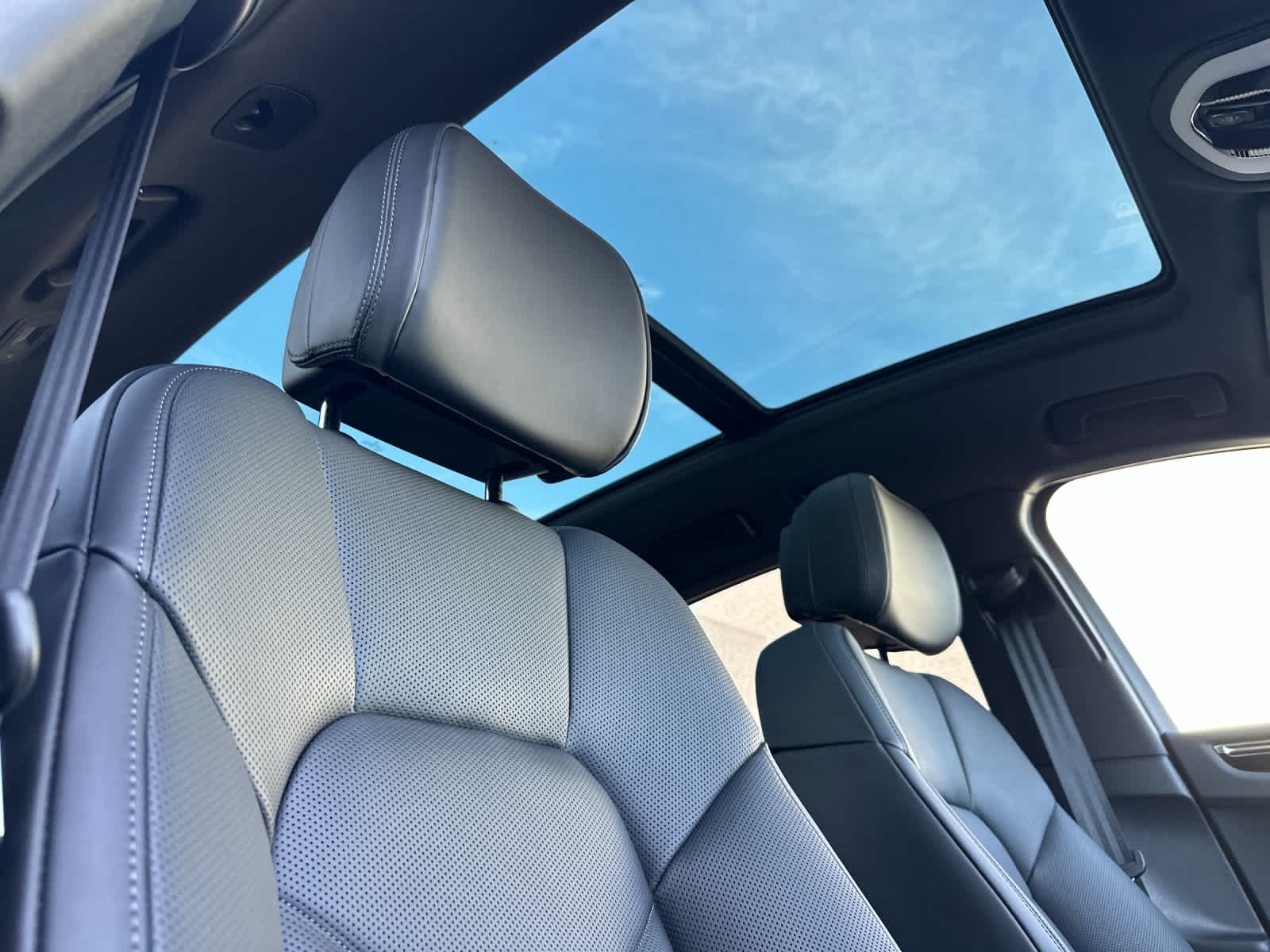 Thumbnail: 2026 Porsche Macan - 18