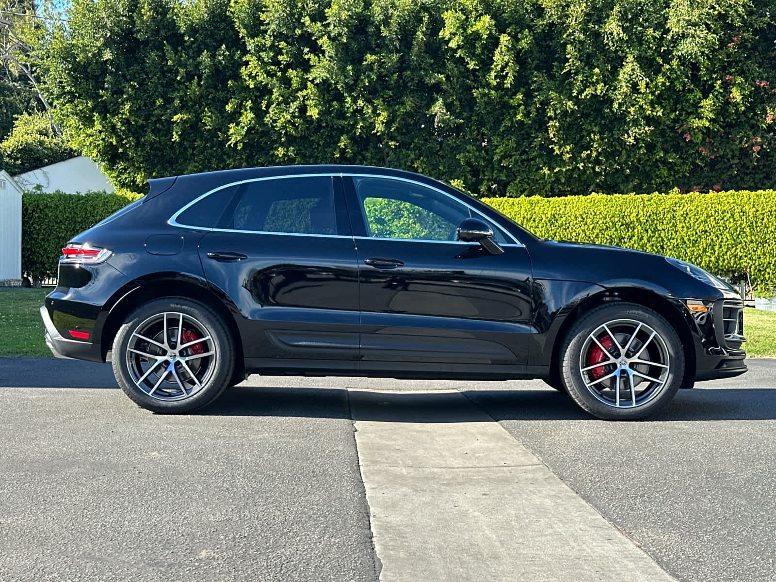Thumbnail: 2026 Porsche Macan - 9
