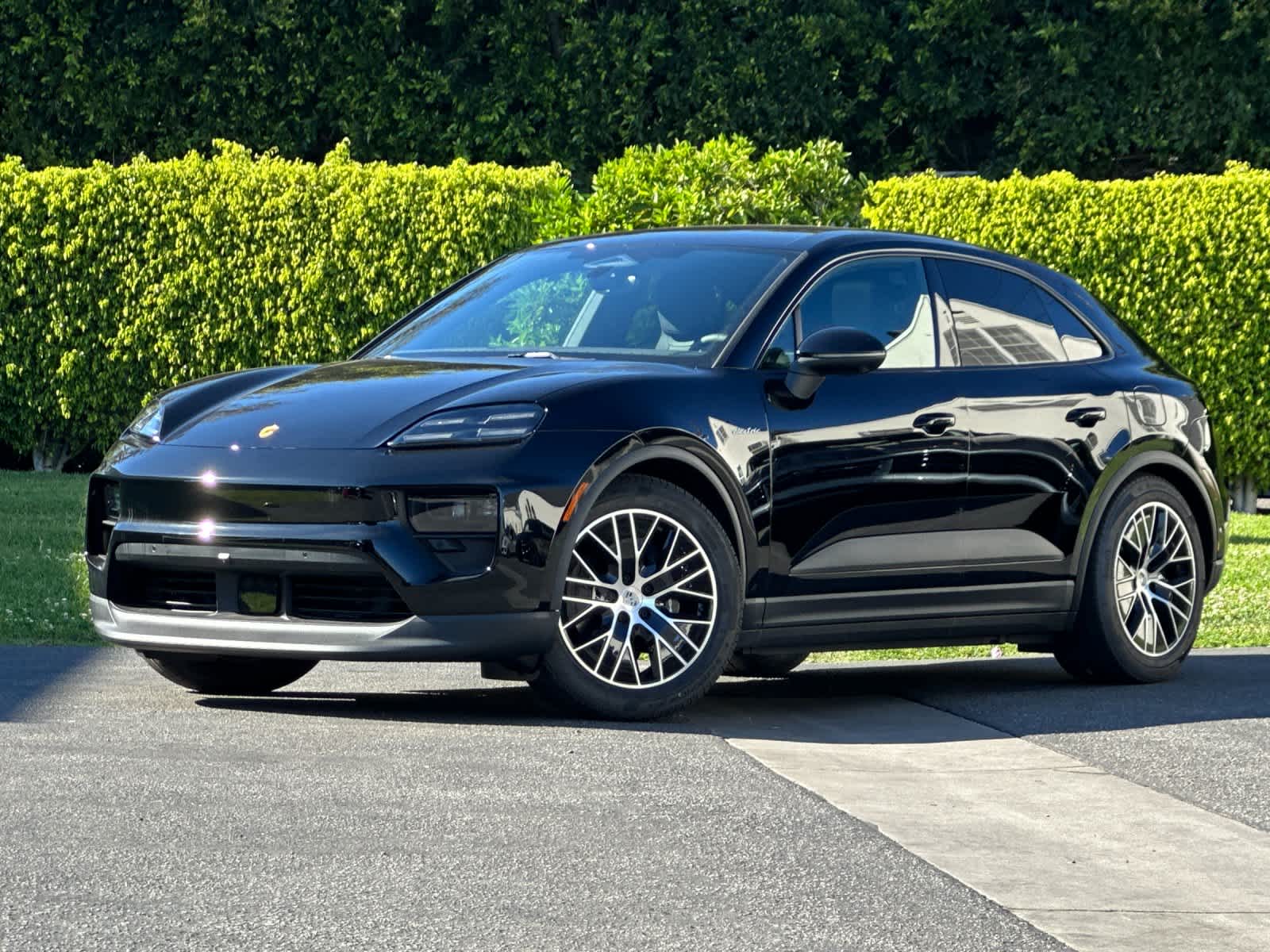 Thumbnail: 2026 Porsche Macan - 1