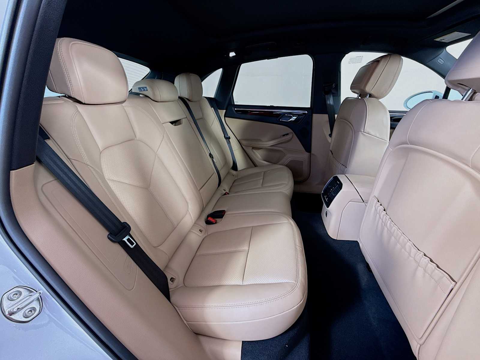 Thumbnail: 2026 Porsche Macan - 20