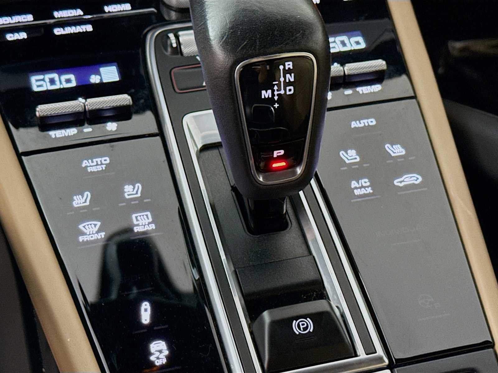 Thumbnail: 2022 Porsche Cayenne - 17