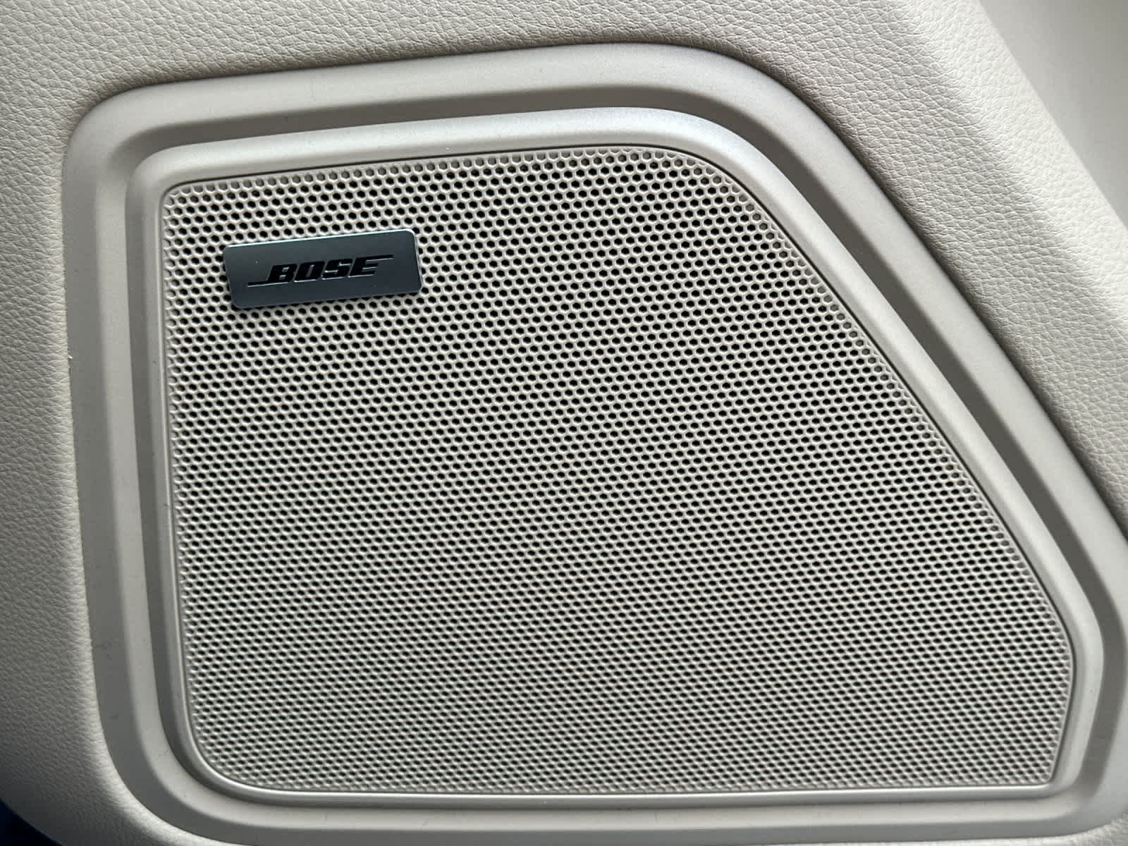 Thumbnail: 2026 Porsche Macan - 20