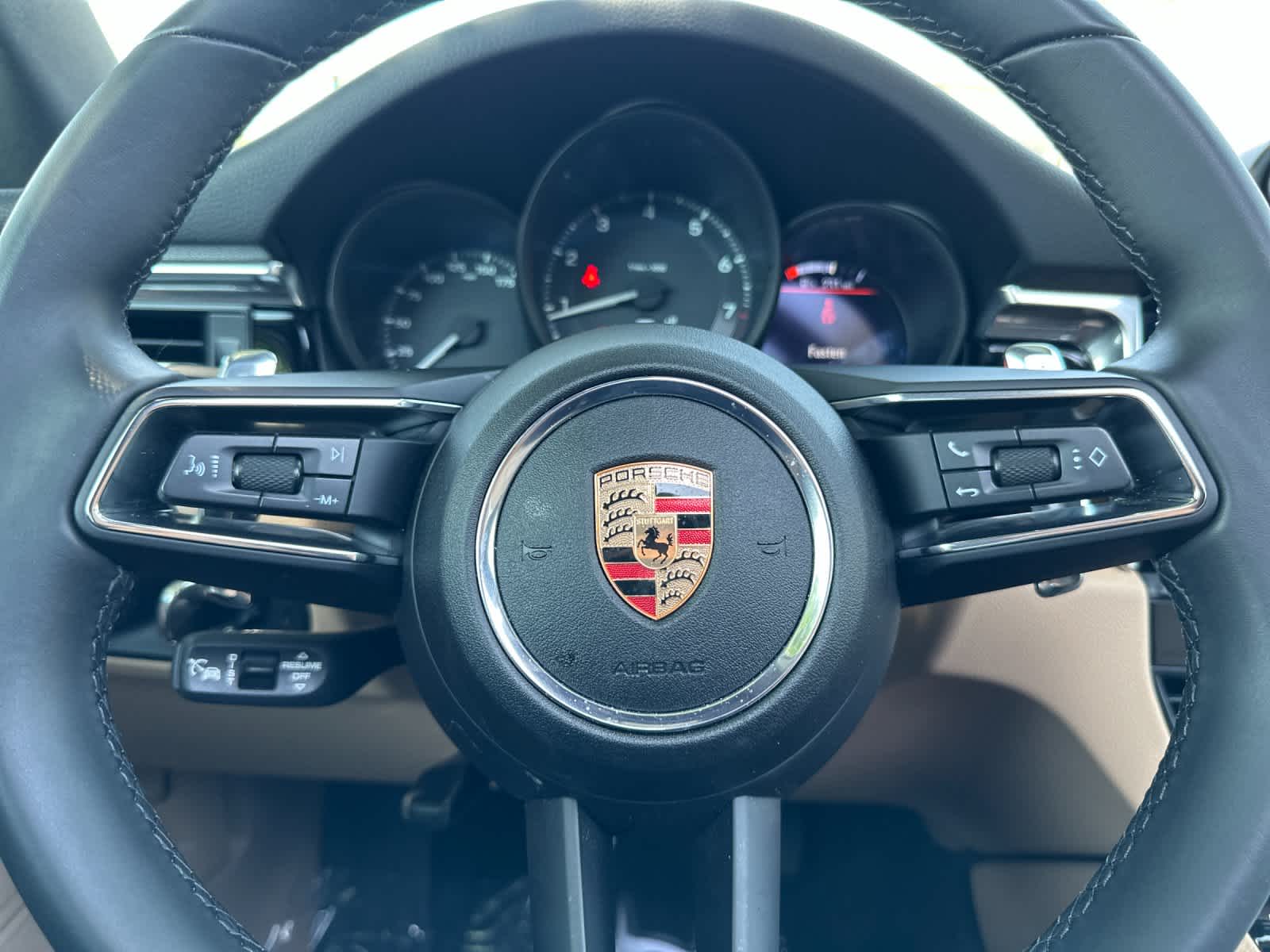 Thumbnail: 2025 Porsche Macan - 24