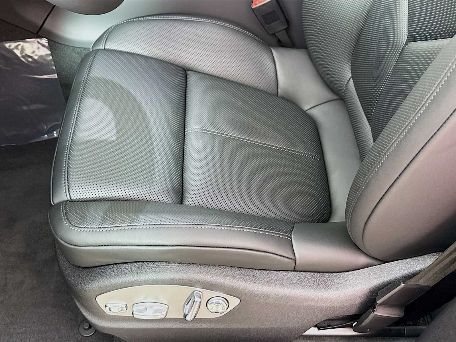 Thumbnail: 2025 Porsche Macan - 15