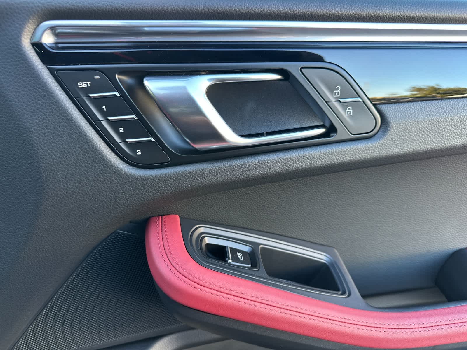 Thumbnail: 2026 Porsche Macan - 19