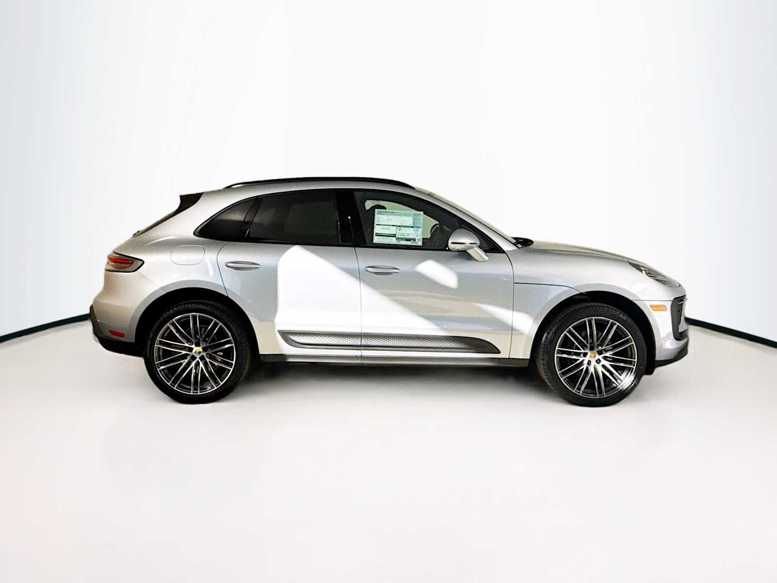 Thumbnail: 2026 Porsche Macan - 8