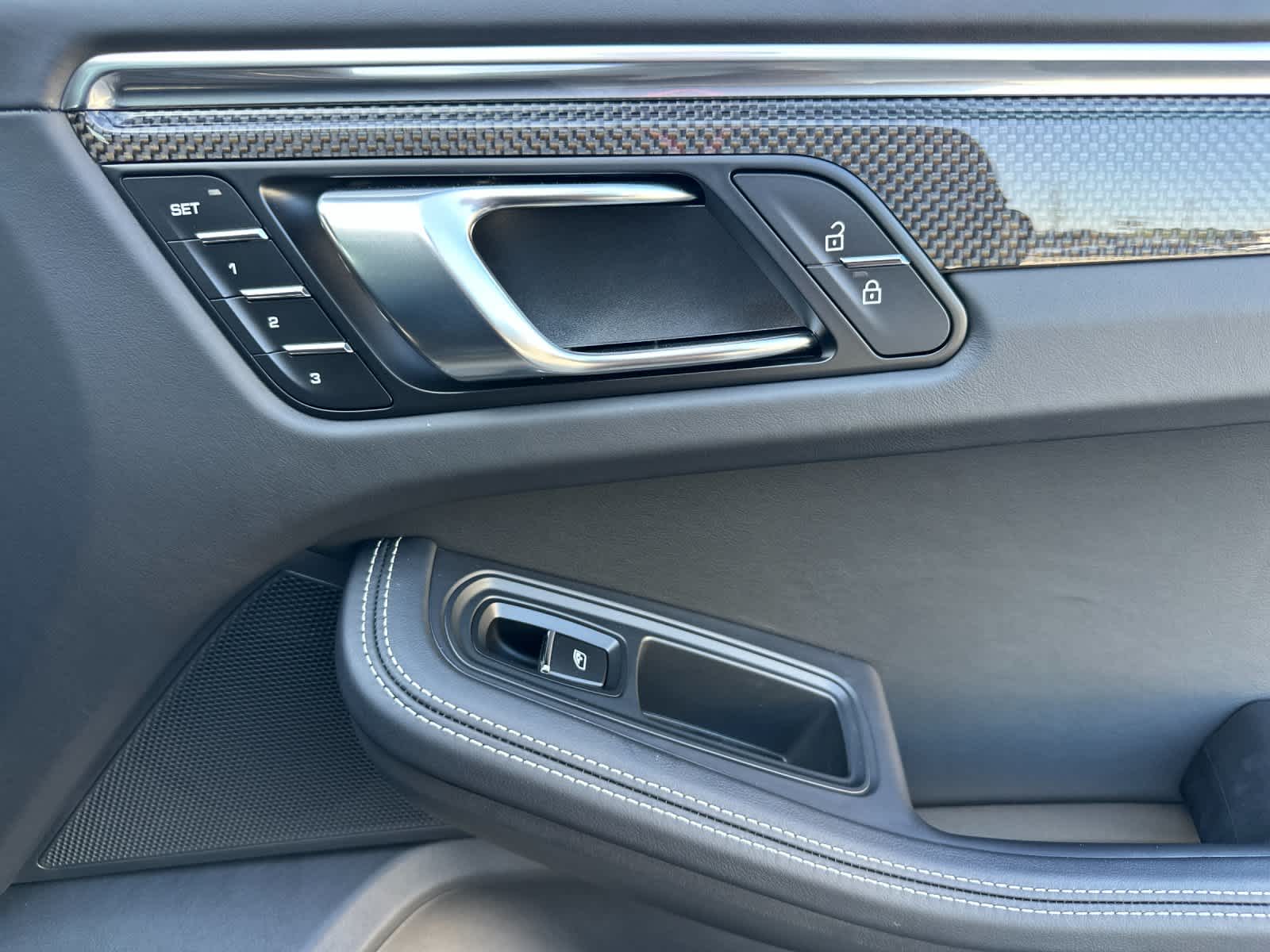 Thumbnail: 2025 Porsche Macan - 19