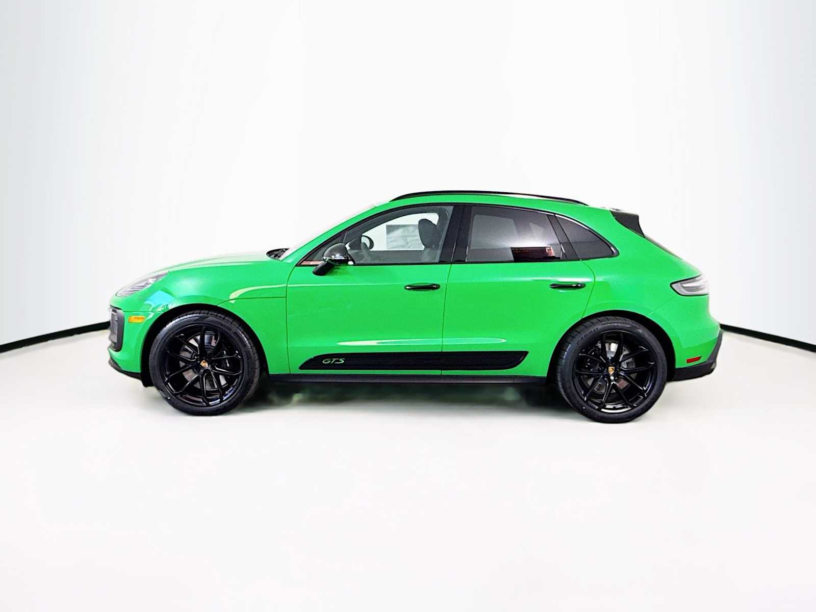 Thumbnail: 2025 Porsche Macan - 2