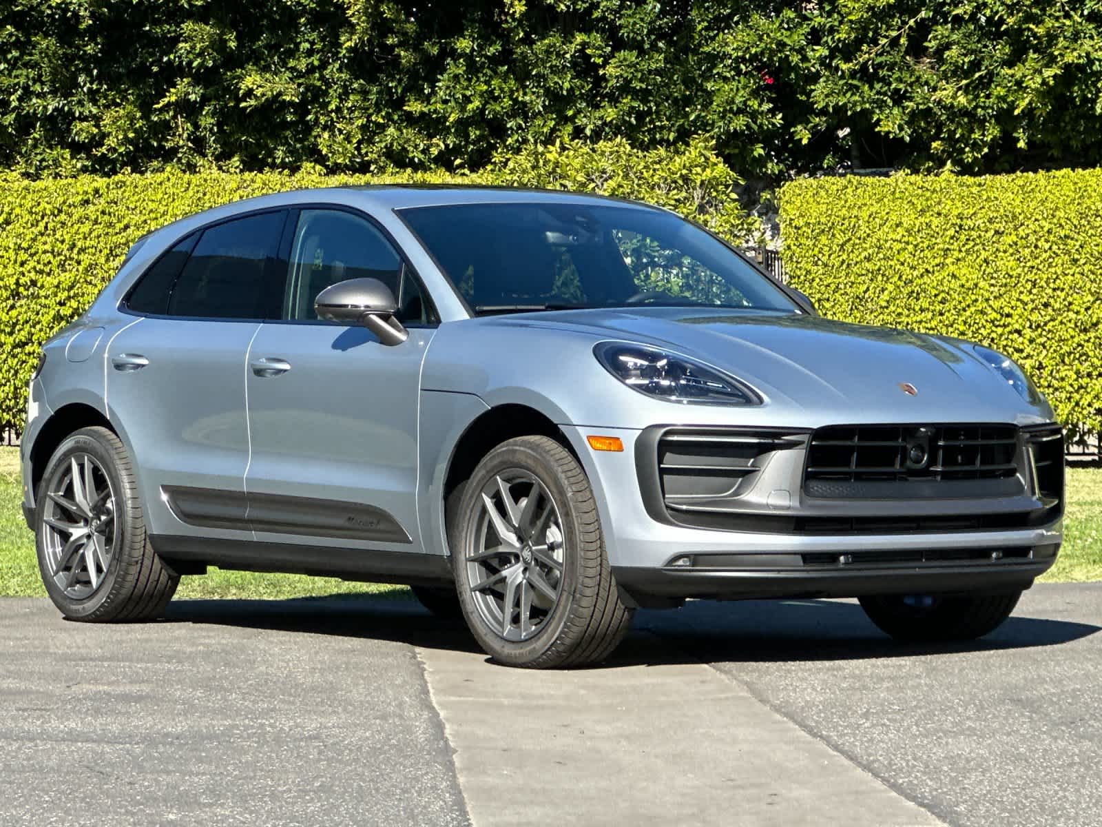 Thumbnail: 2026 Porsche Macan - 10