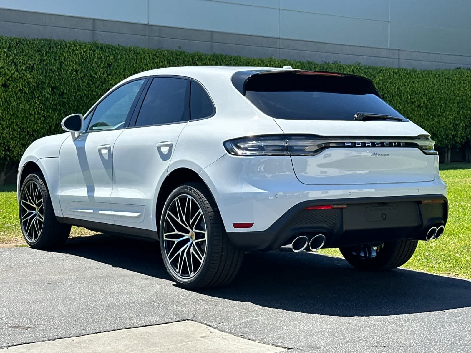 Thumbnail: 2026 Porsche Macan - 3