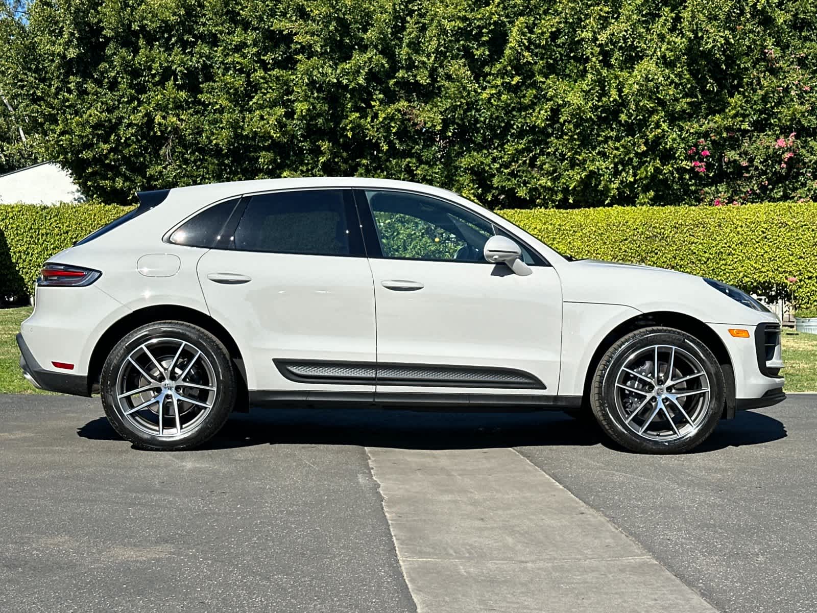 Thumbnail: 2026 Porsche Macan - 9