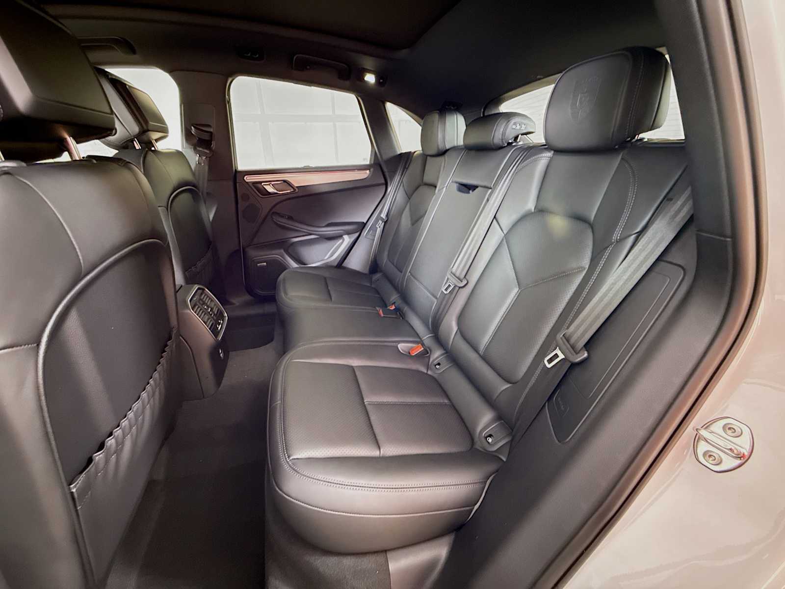 Thumbnail: 2026 Porsche Macan - 17