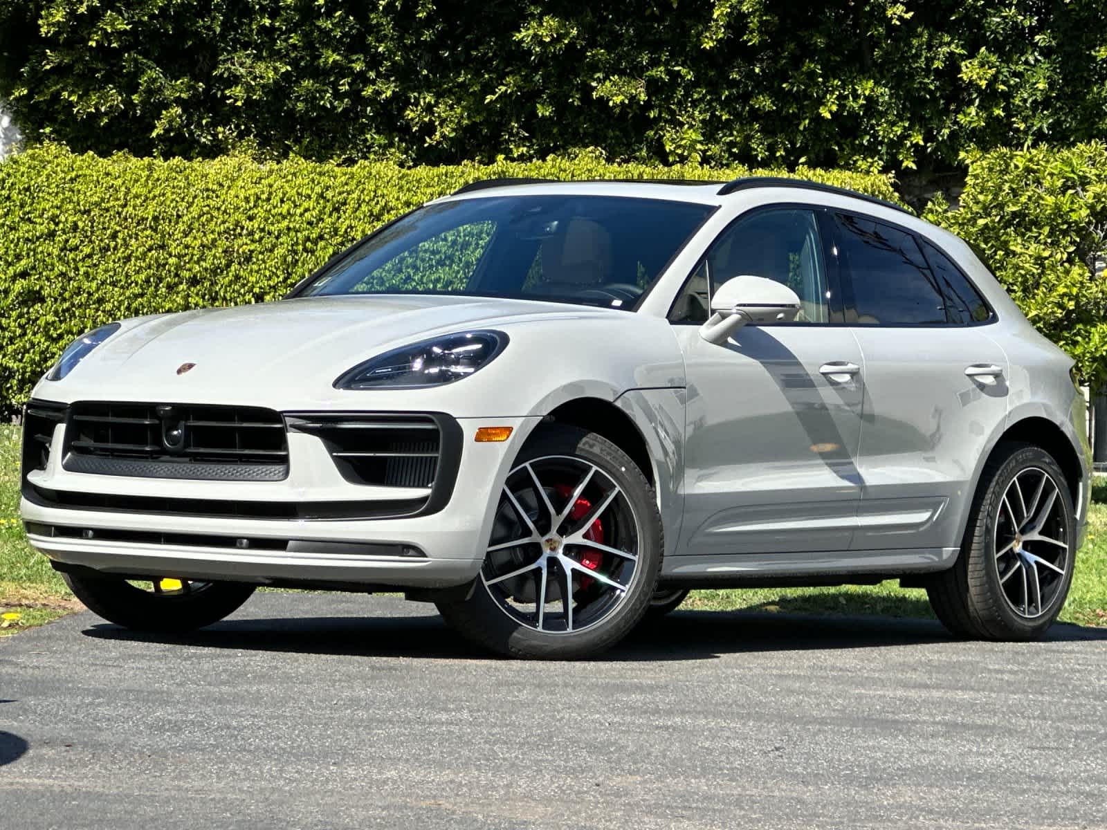 Thumbnail: 2026 Porsche Macan - 1