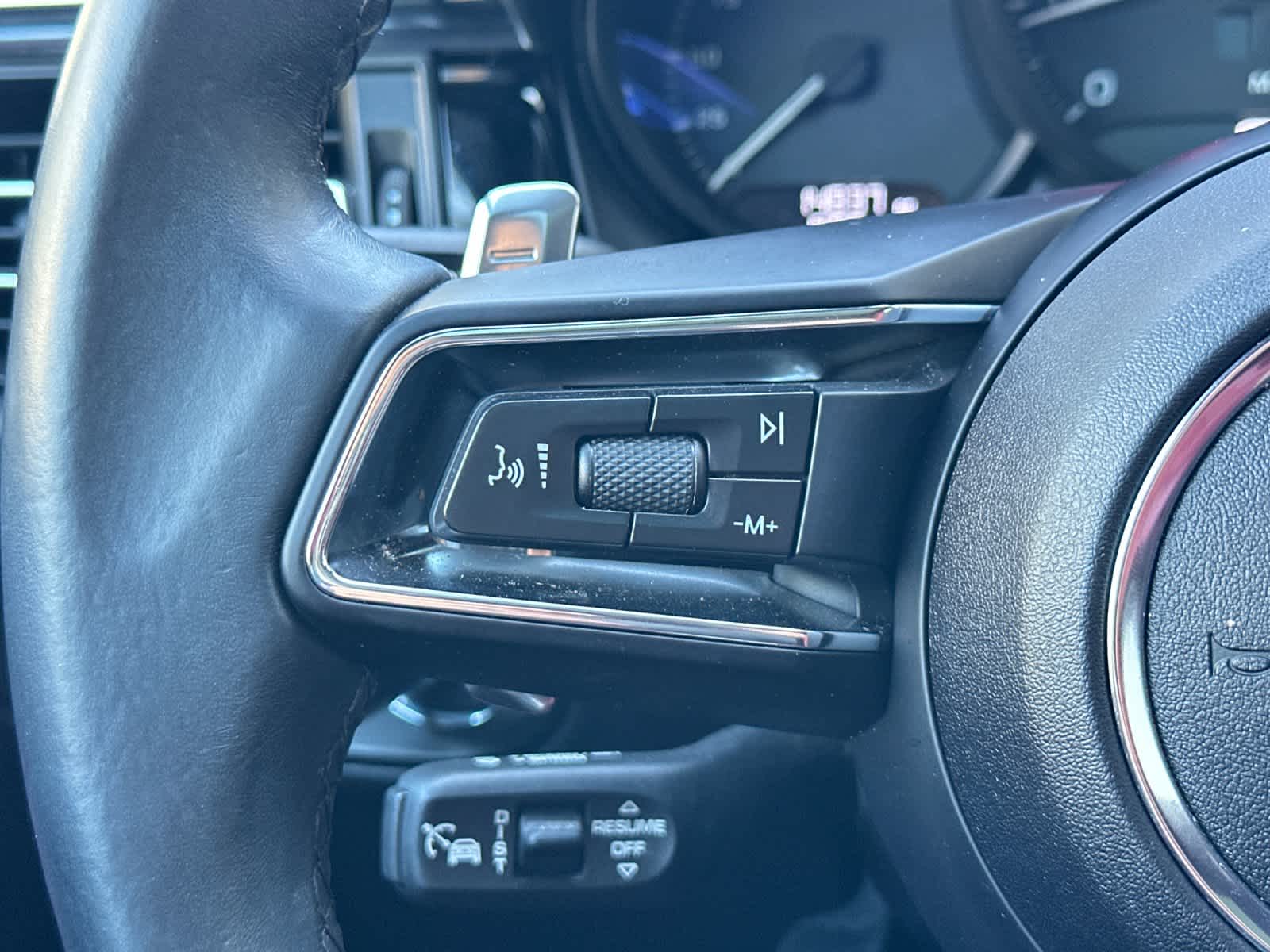 Thumbnail: 2025 Porsche Macan - 27