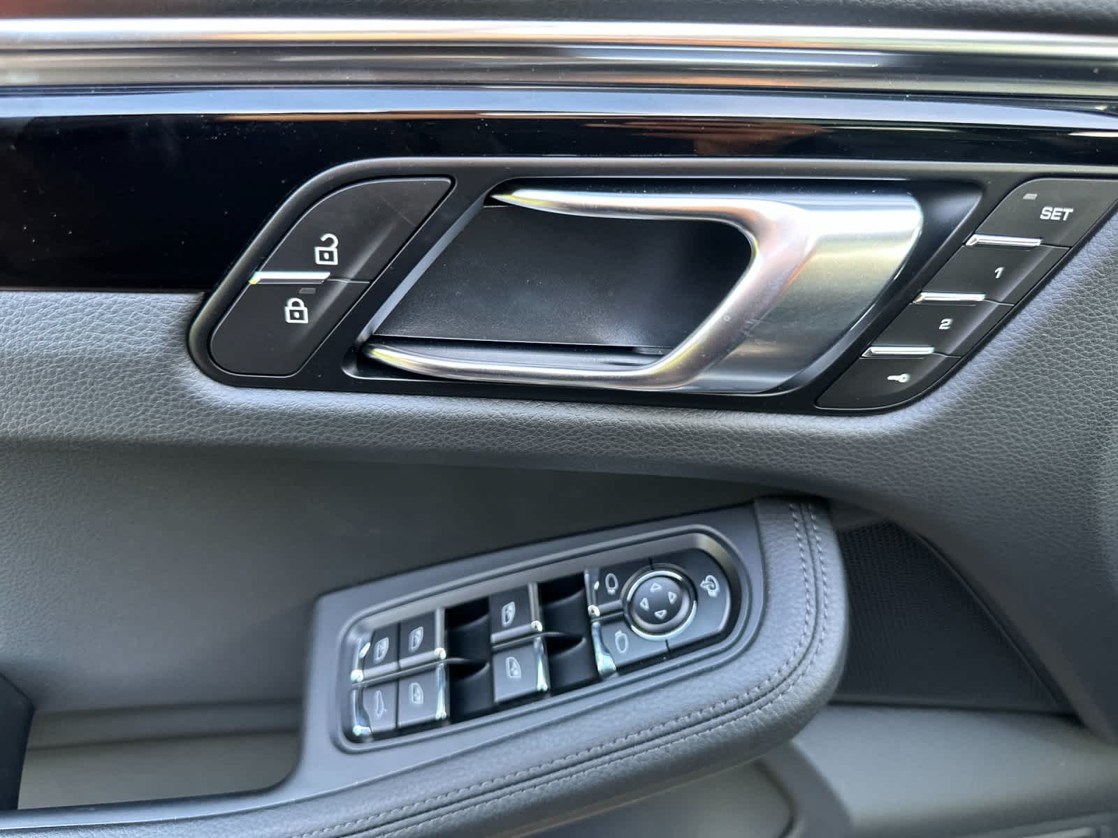 Thumbnail: 2026 Porsche Macan - 12