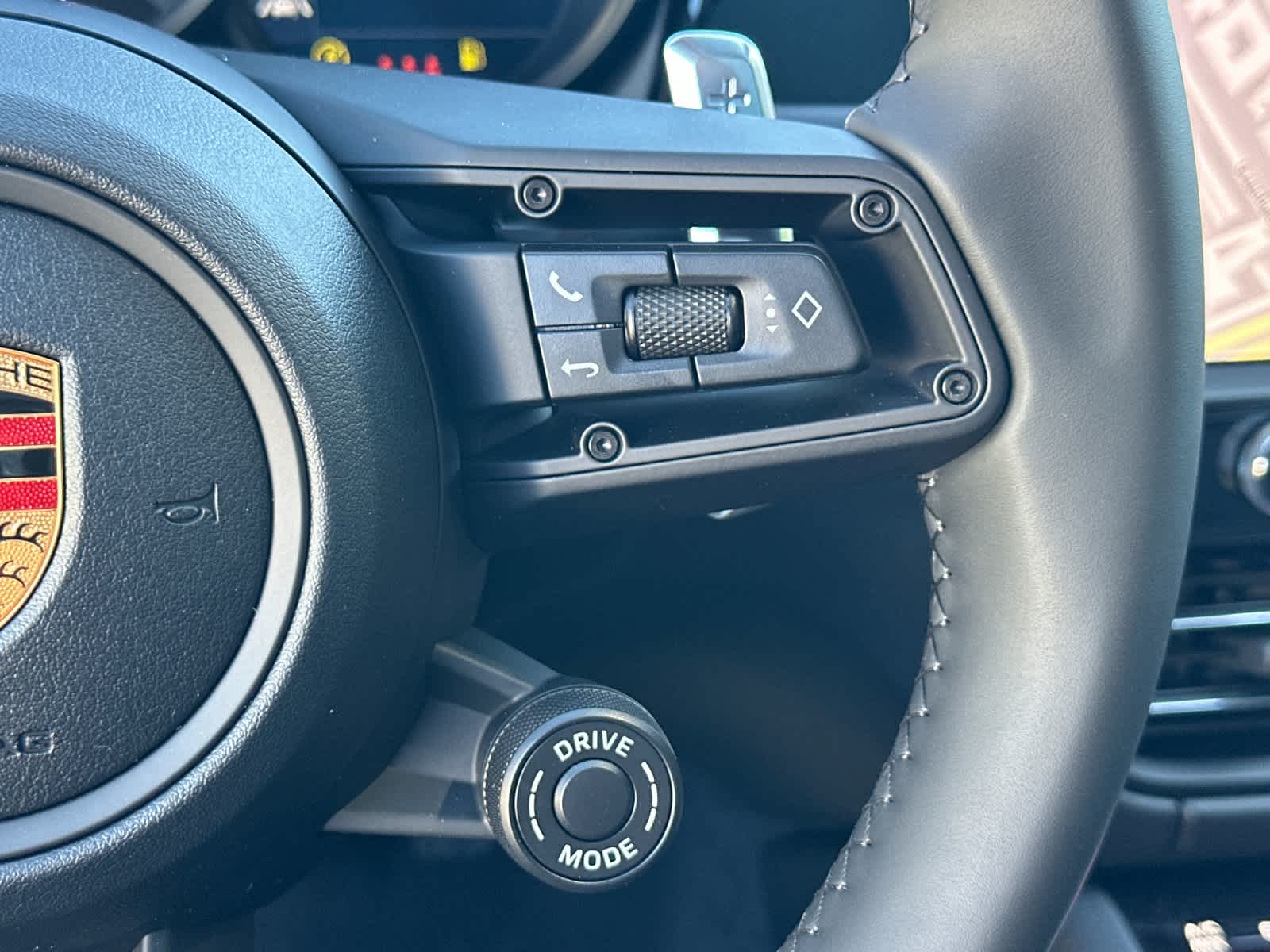 Thumbnail: 2026 Porsche Macan - 28