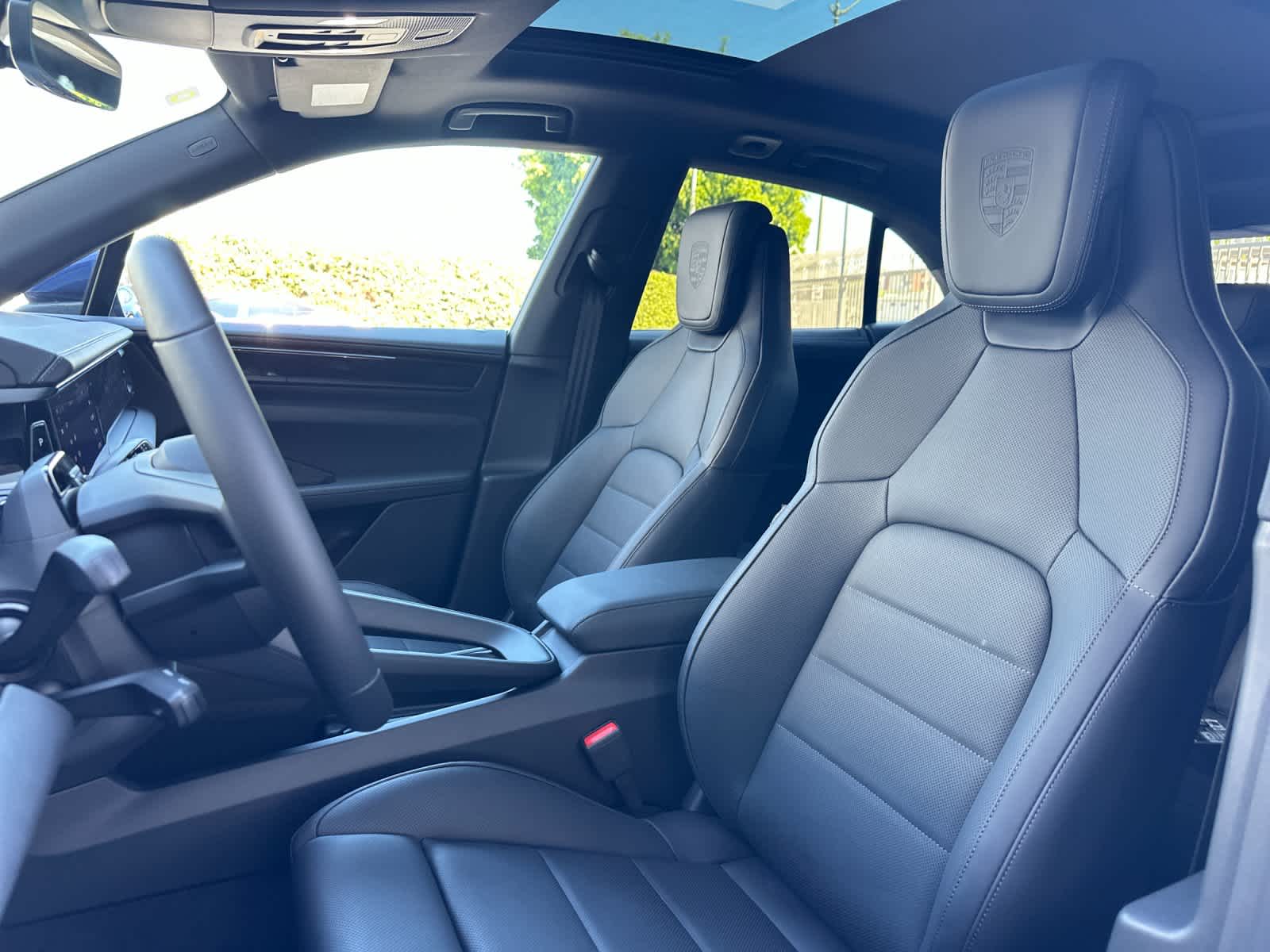 Thumbnail: 2026 Porsche Macan - 5