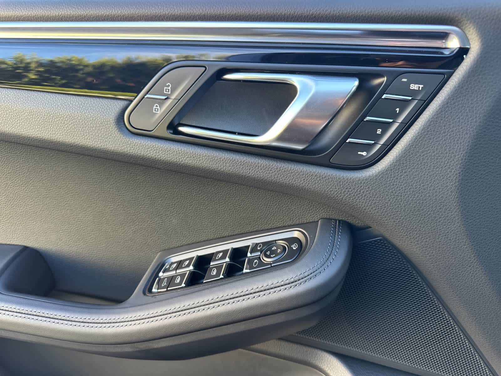 Thumbnail: 2026 Porsche Macan - 12