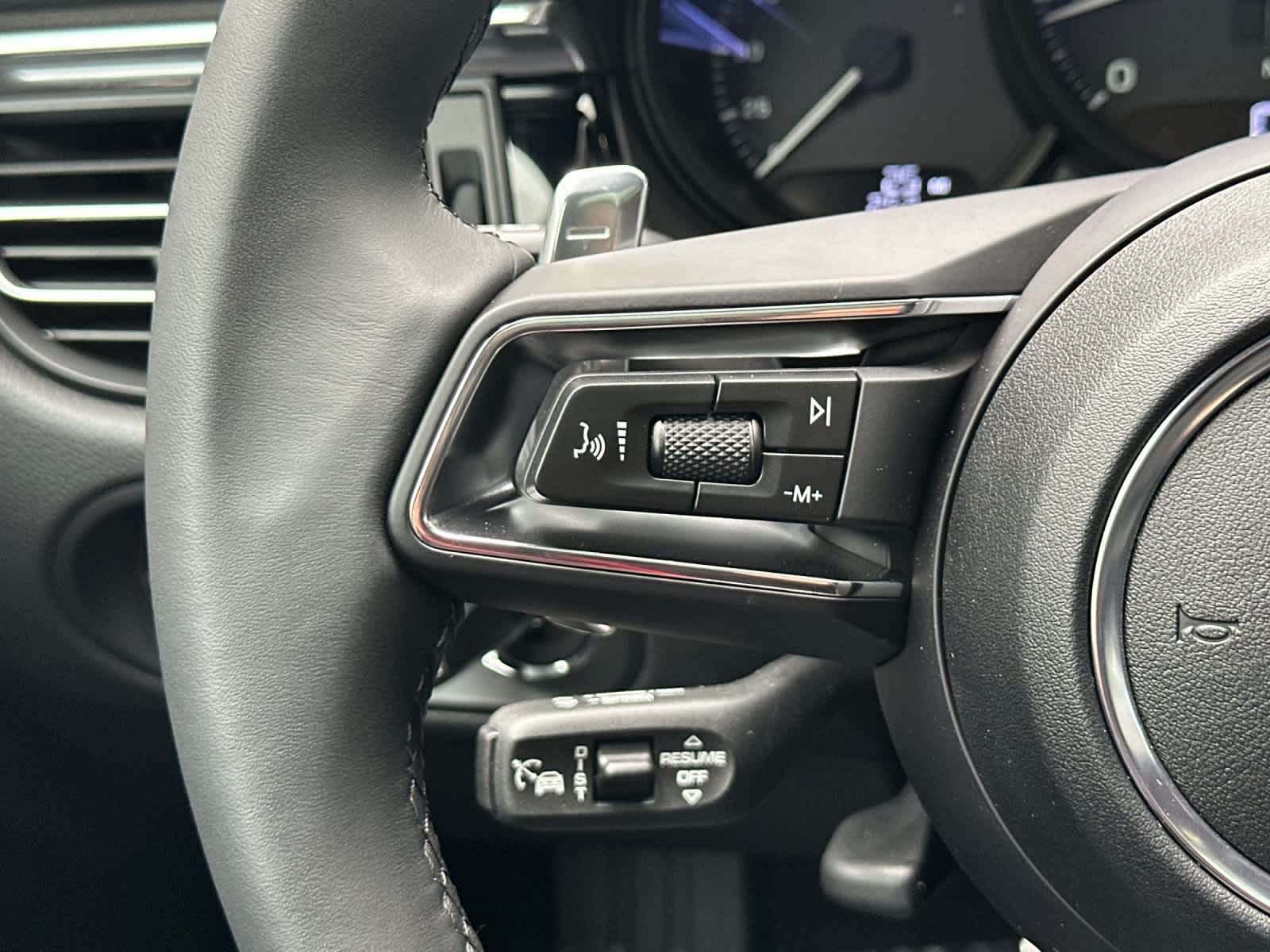 Thumbnail: 2026 Porsche Macan - 27