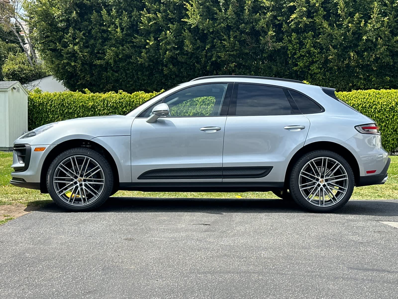 Thumbnail: 2026 Porsche Macan - 2