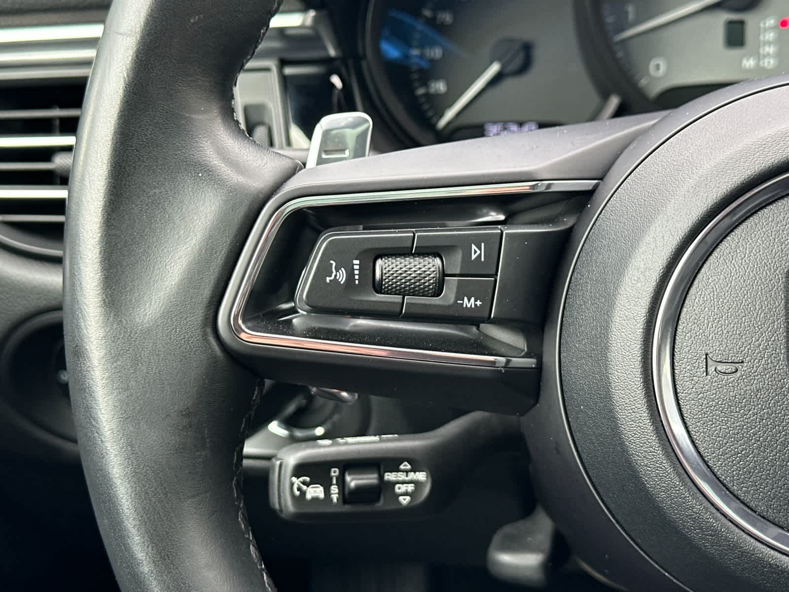 Thumbnail: 2023 Porsche Macan - 27