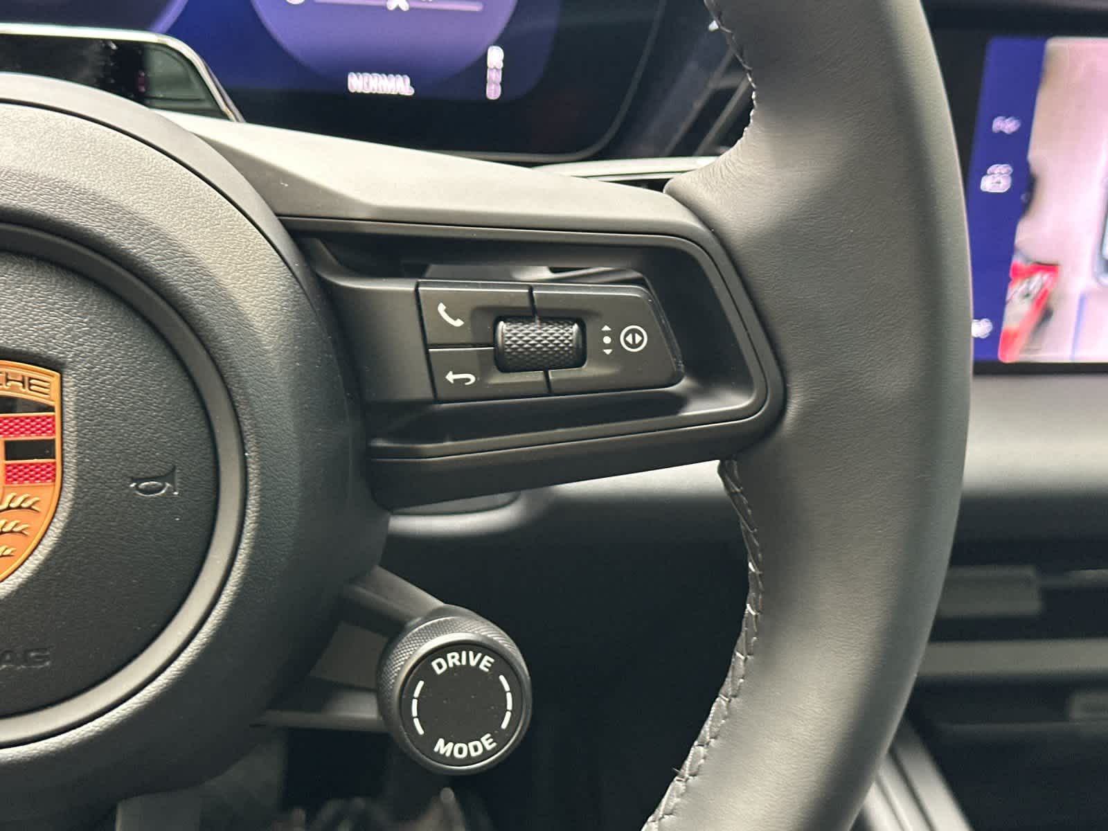 Thumbnail: 2026 Porsche Macan - 28