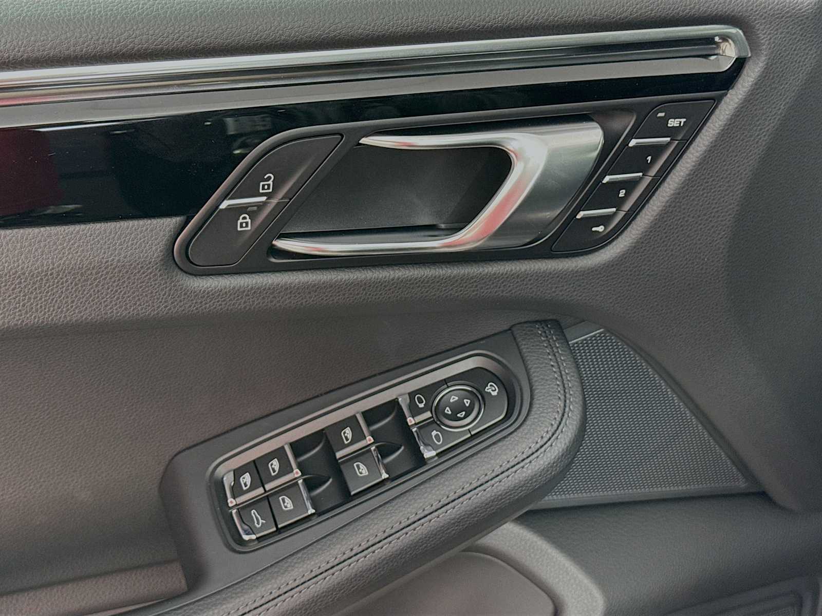 Thumbnail: 2026 Porsche Macan - 14