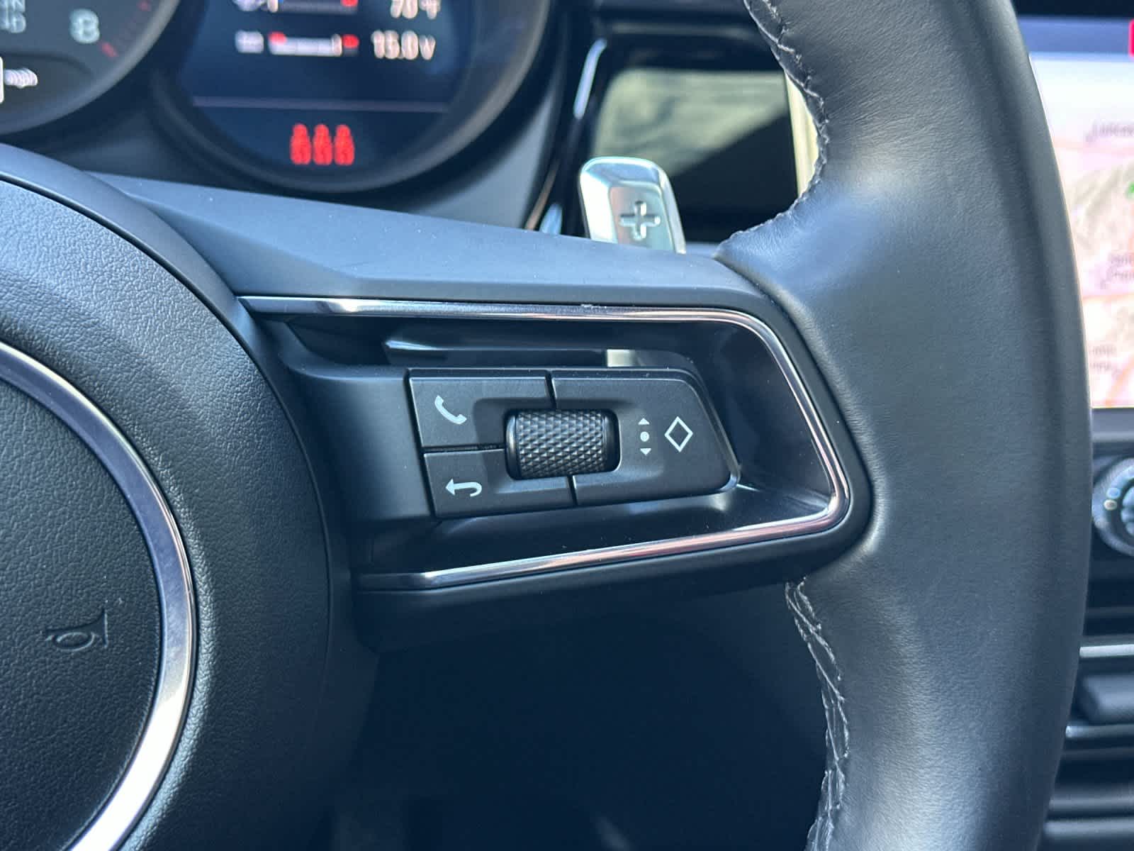 Thumbnail: 2025 Porsche Macan - 28