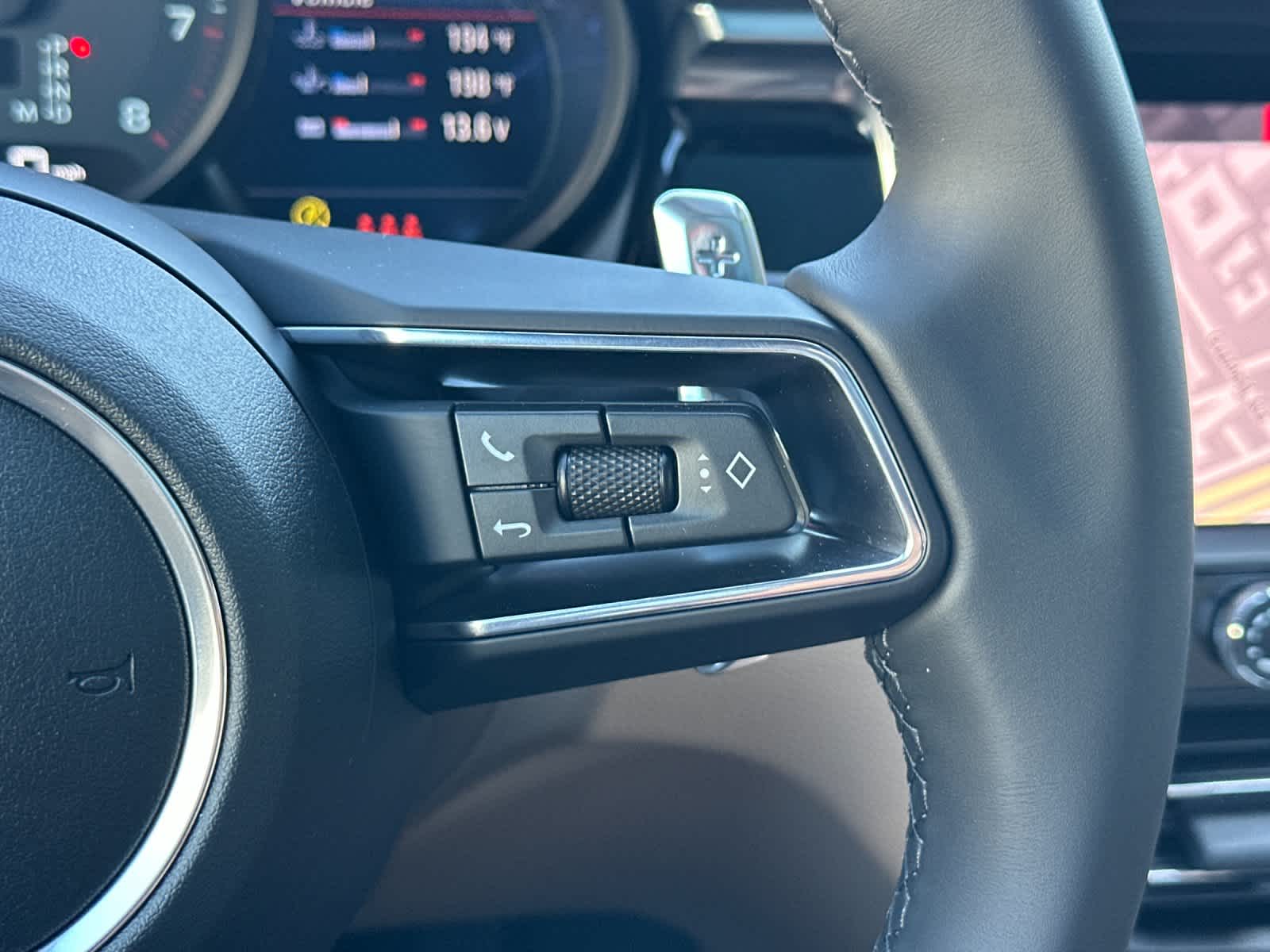 Thumbnail: 2026 Porsche Macan - 27