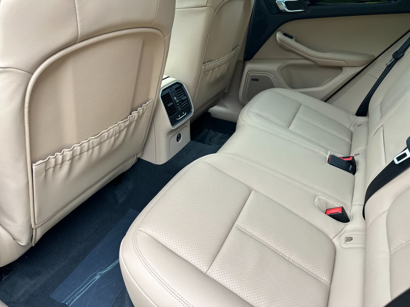 Thumbnail: 2026 Porsche Macan - 13