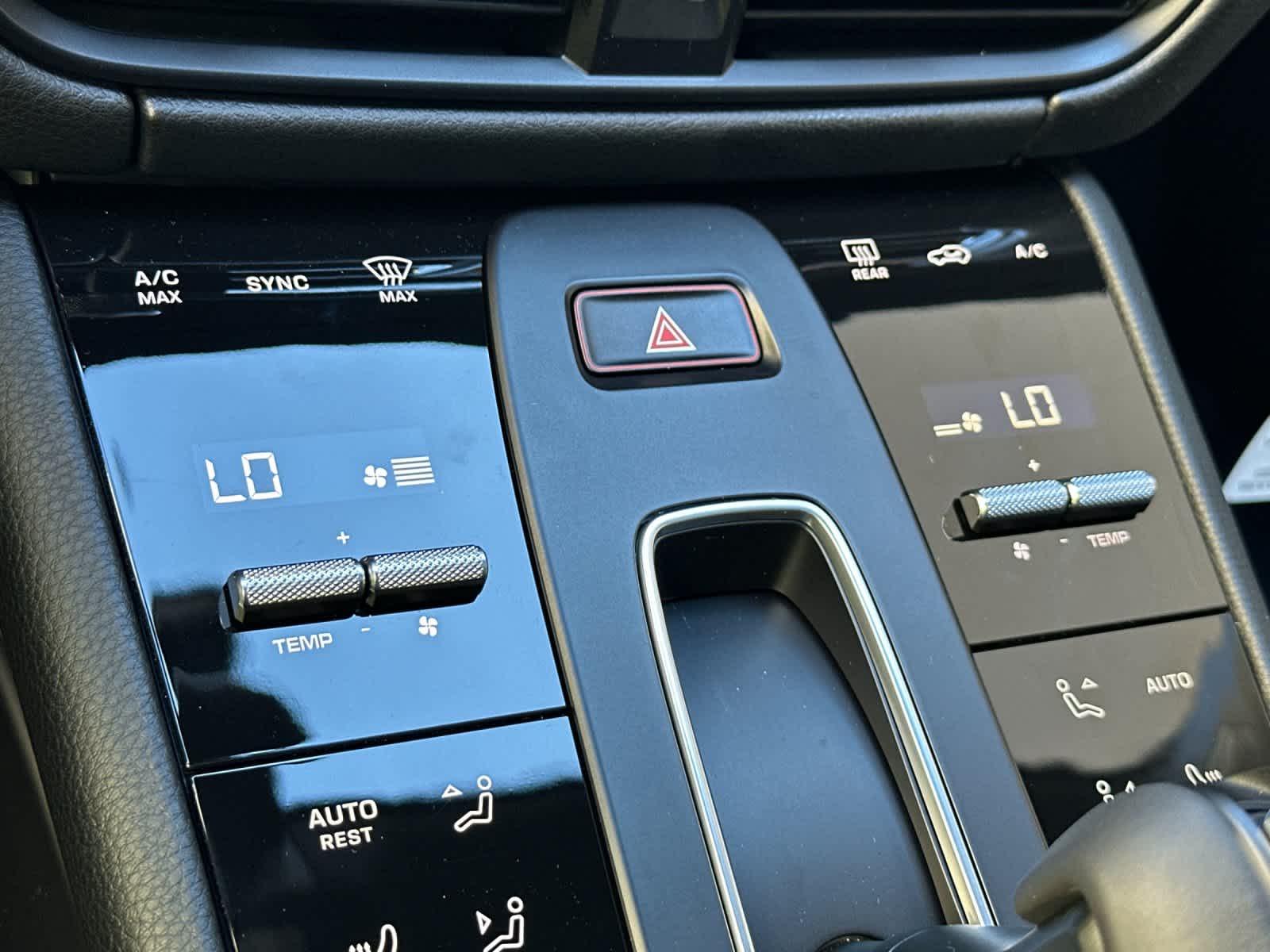 Thumbnail: 2026 Porsche Macan - 23