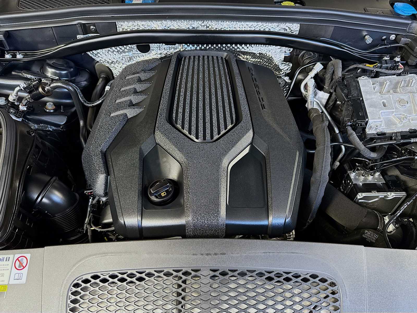 Thumbnail: 2023 Porsche Macan - 25