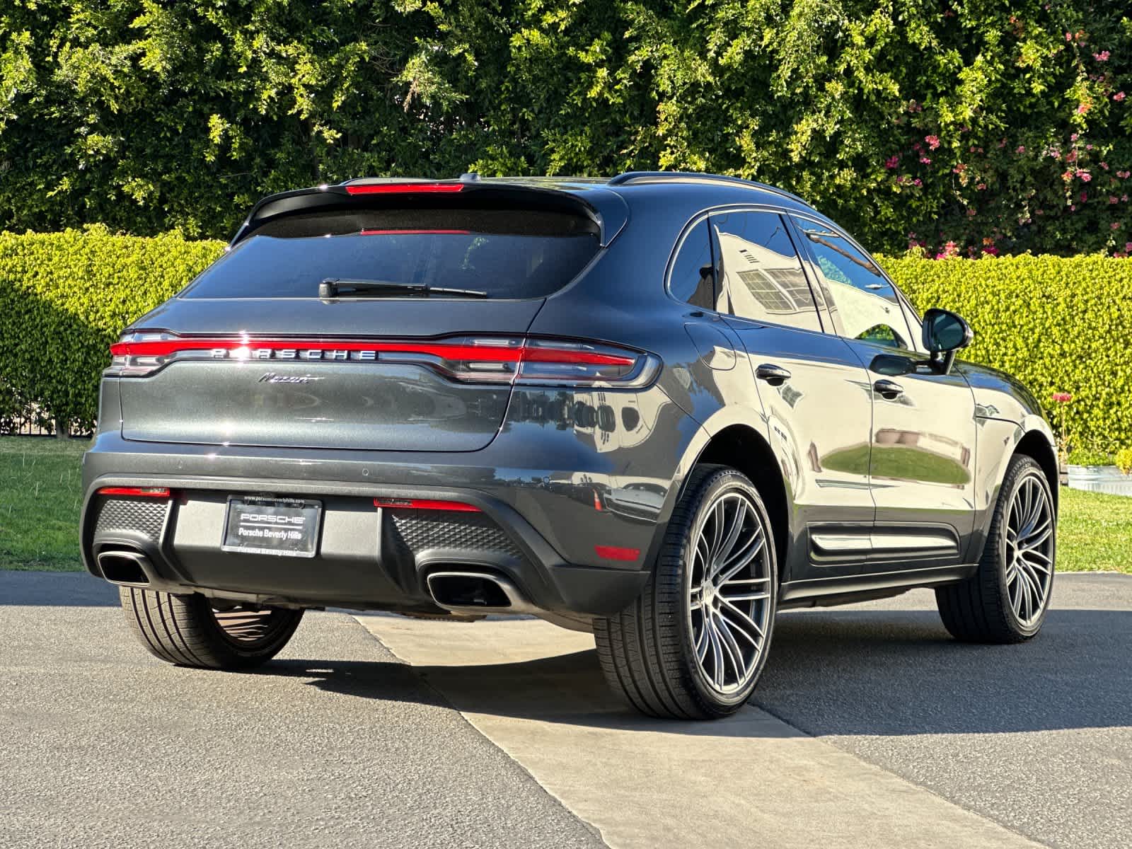 Thumbnail: 2025 Porsche Macan - 8