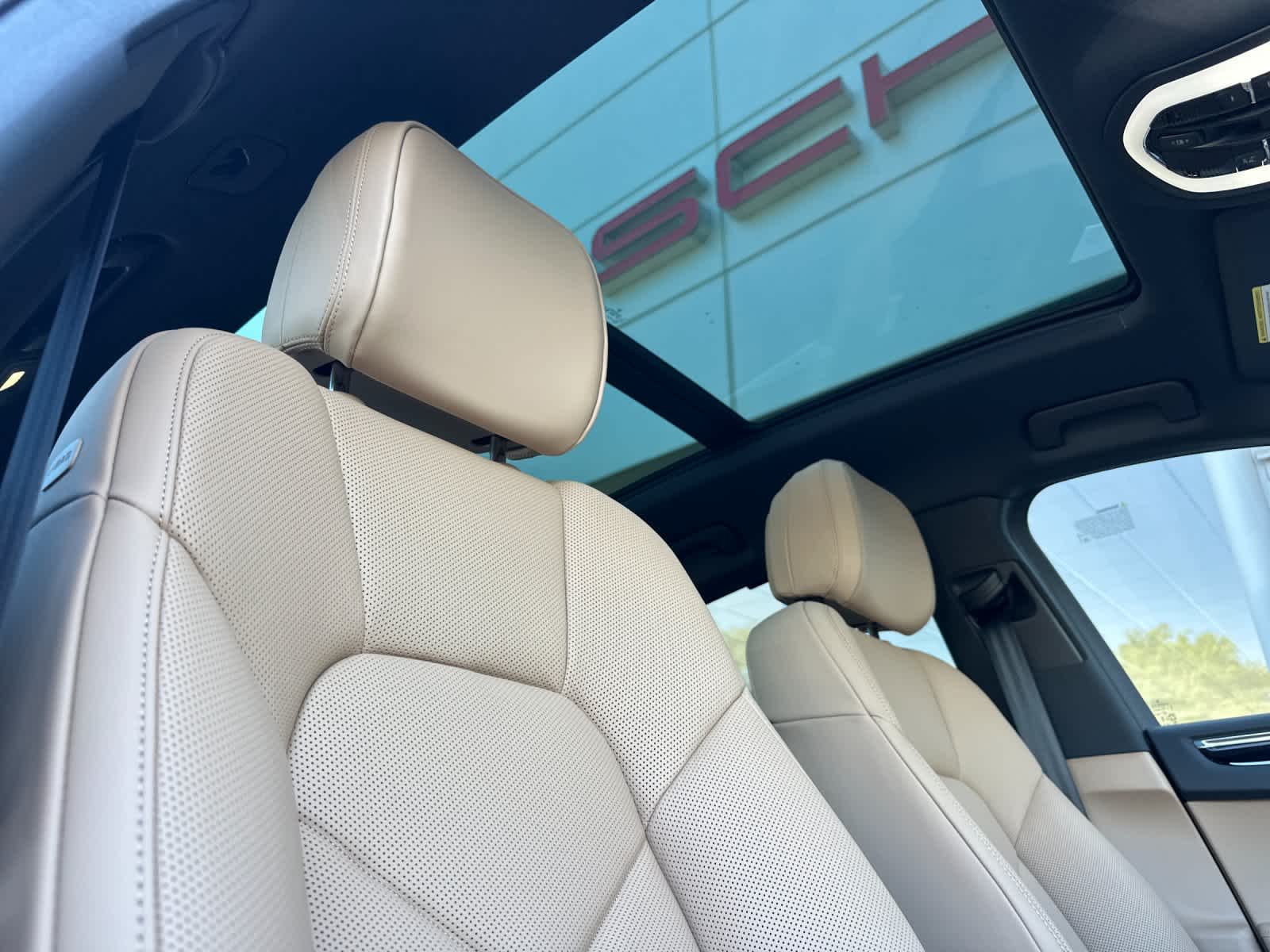 Thumbnail: 2026 Porsche Macan - 18