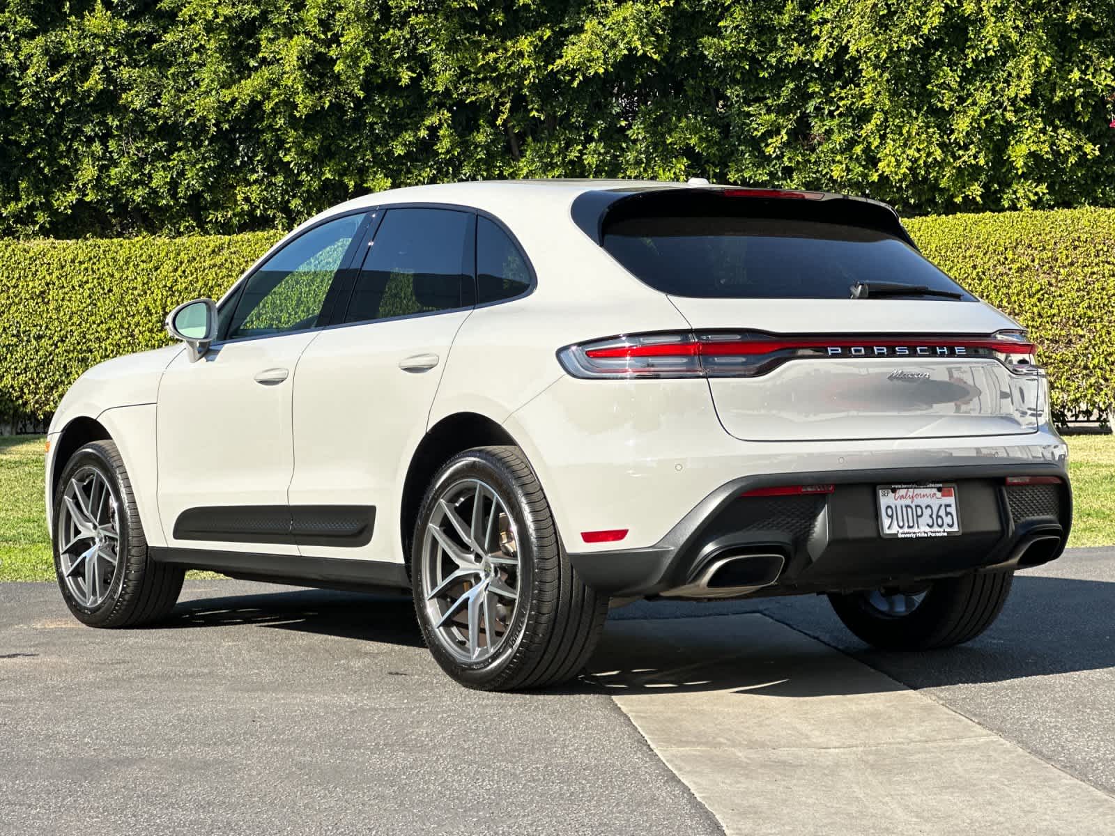 Thumbnail: 2025 Porsche Macan - 3