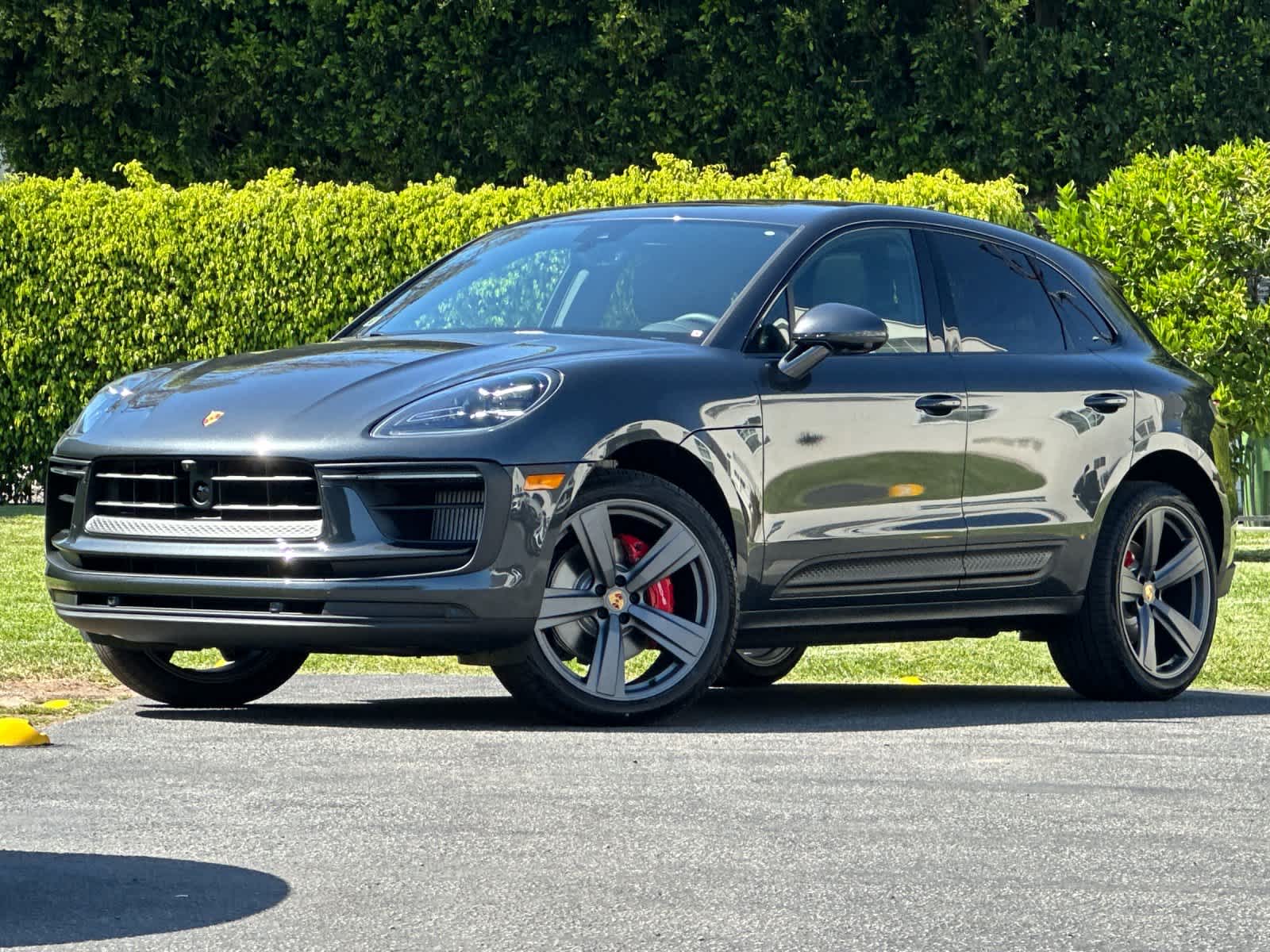 Thumbnail: 2026 Porsche Macan - 1