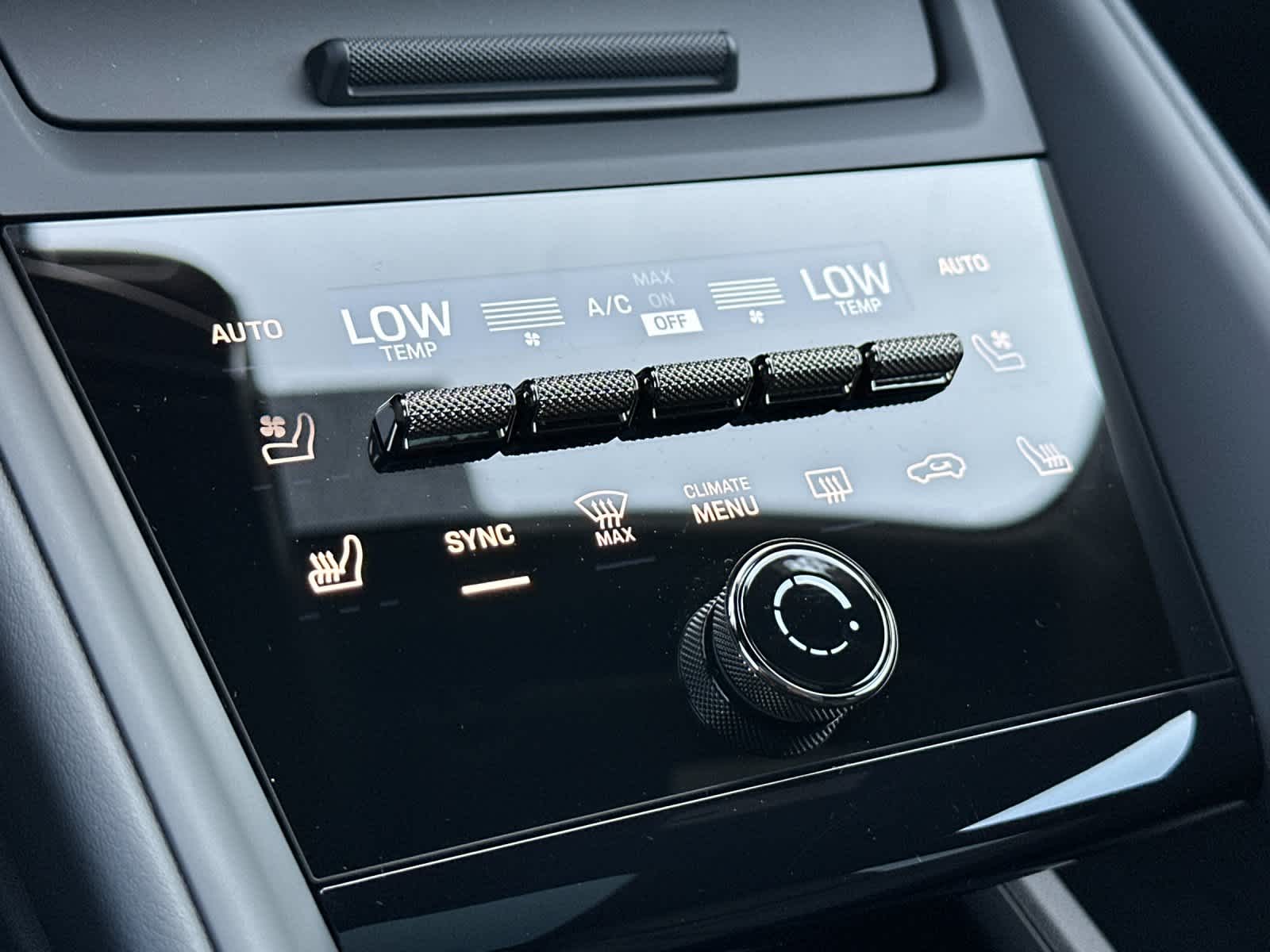 Thumbnail: 2025 Porsche Macan - 24