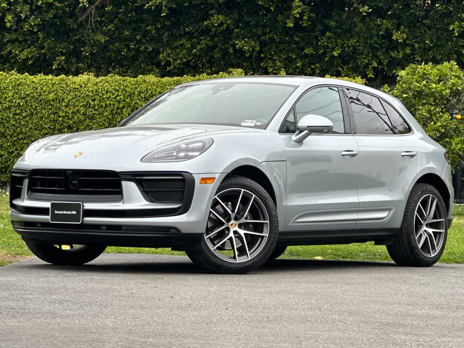 Thumbnail: 2025 Porsche Macan - 1