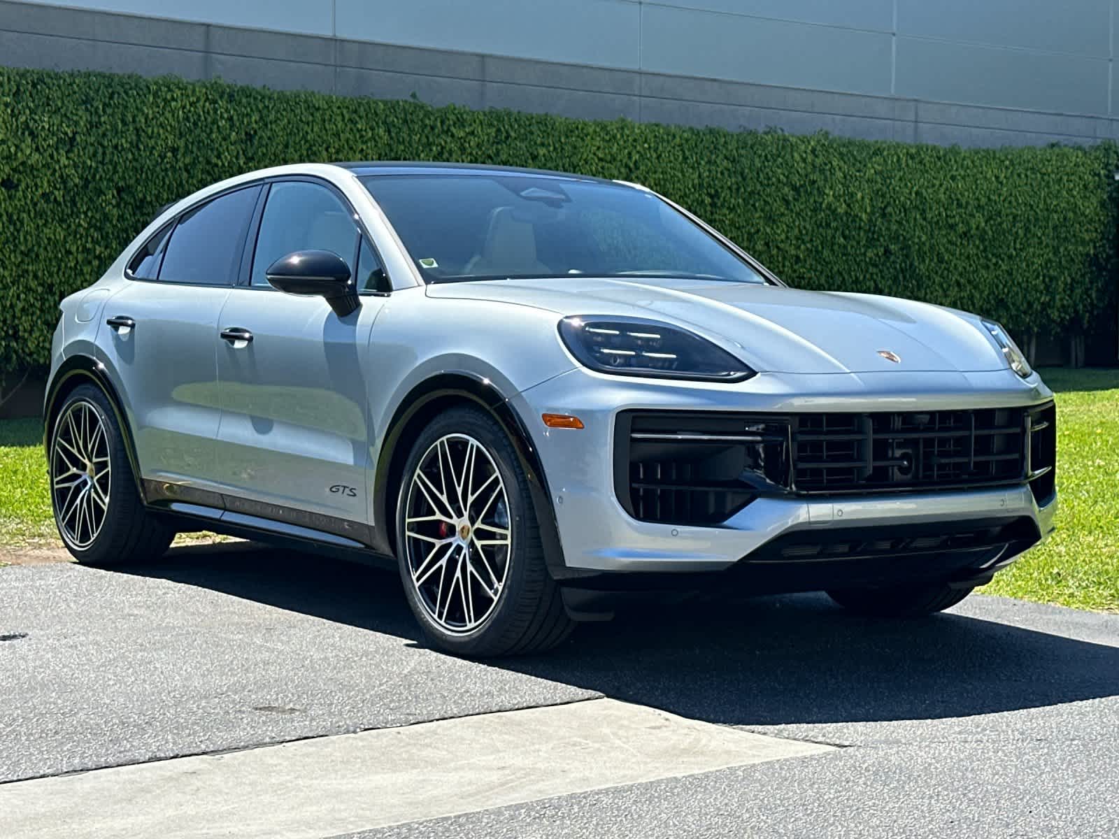 Thumbnail: 2026 Porsche Cayenne - 10