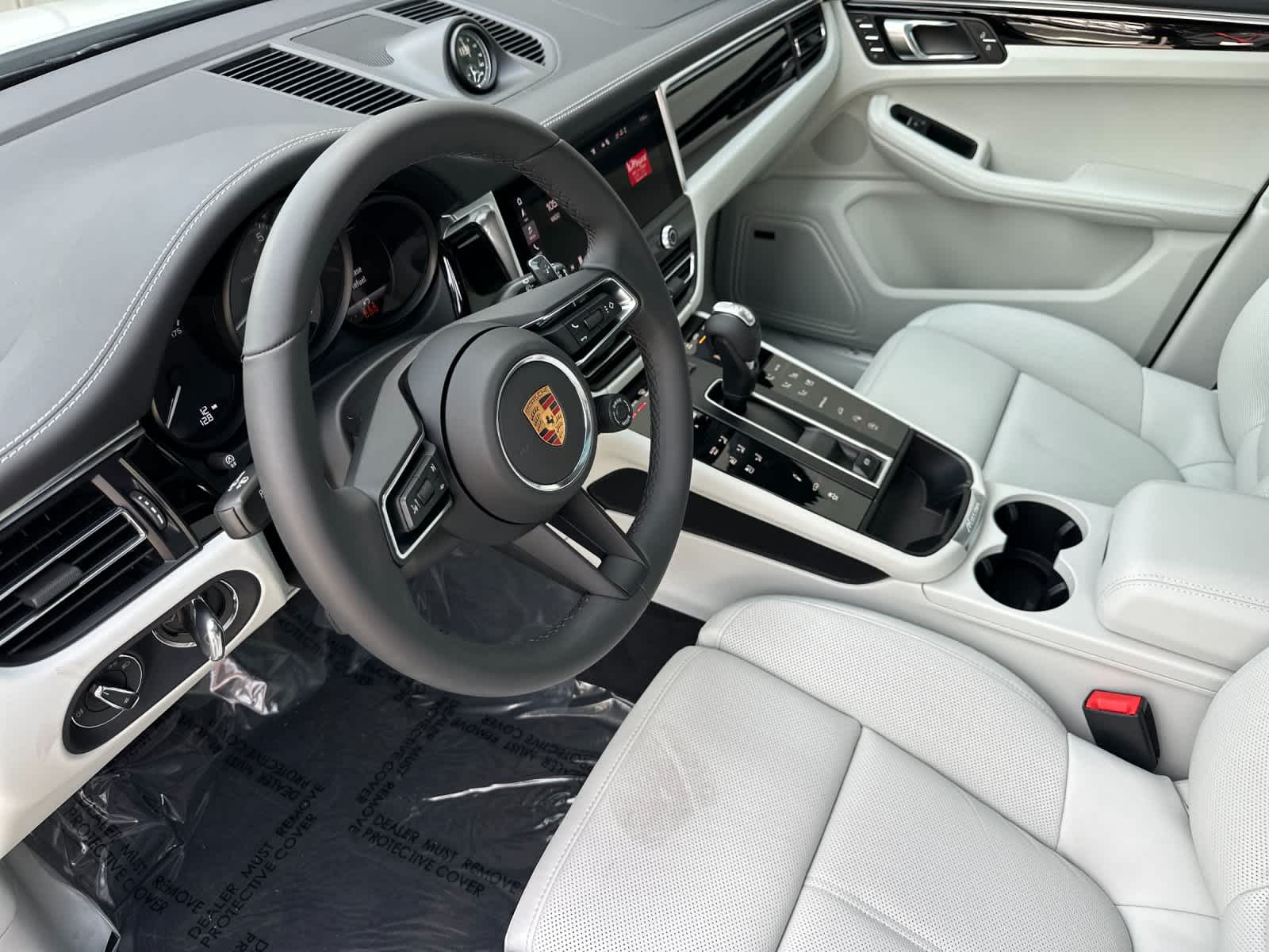 Thumbnail: 2026 Porsche Macan - 4