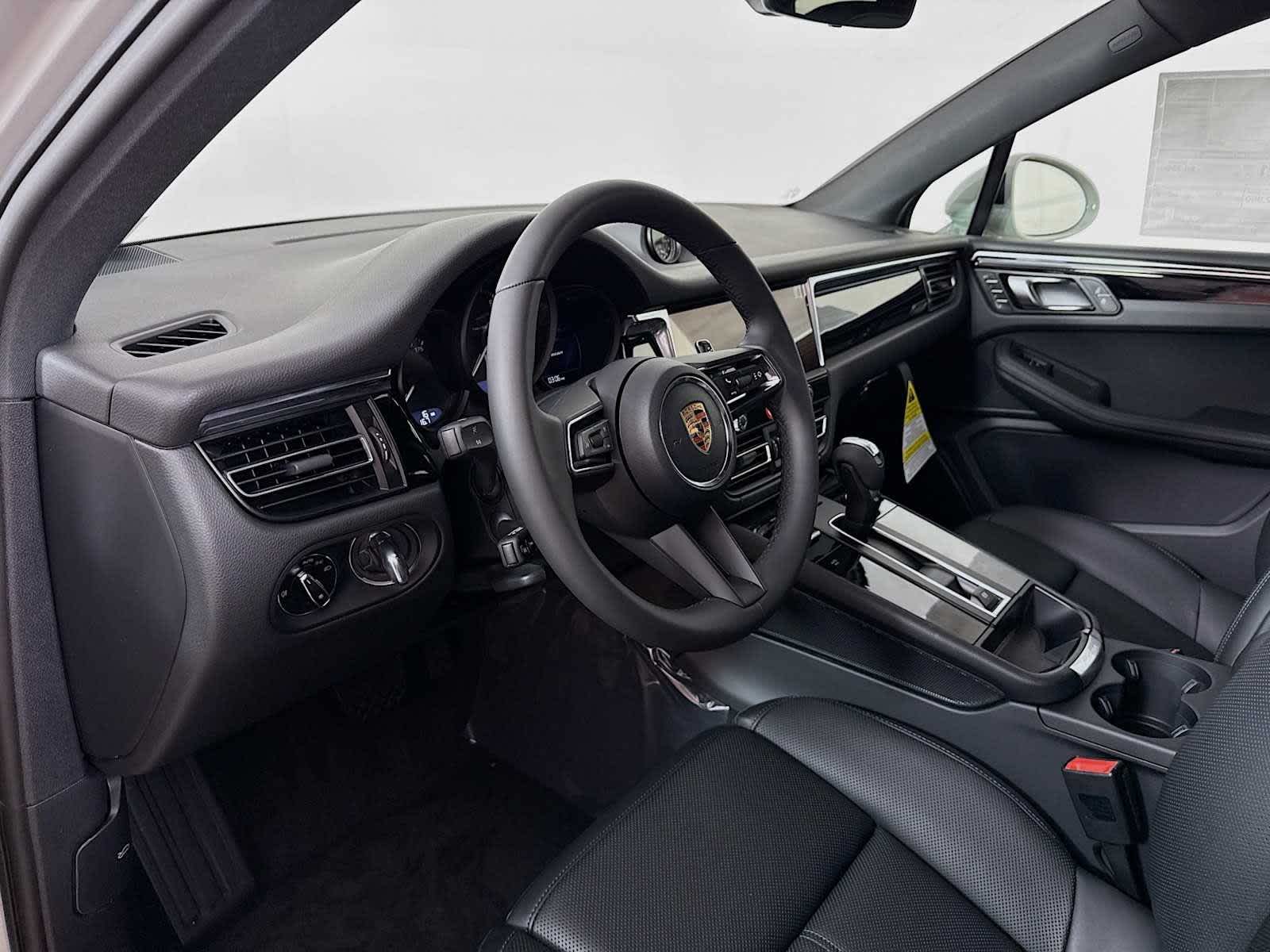 Thumbnail: 2026 Porsche Macan - 4