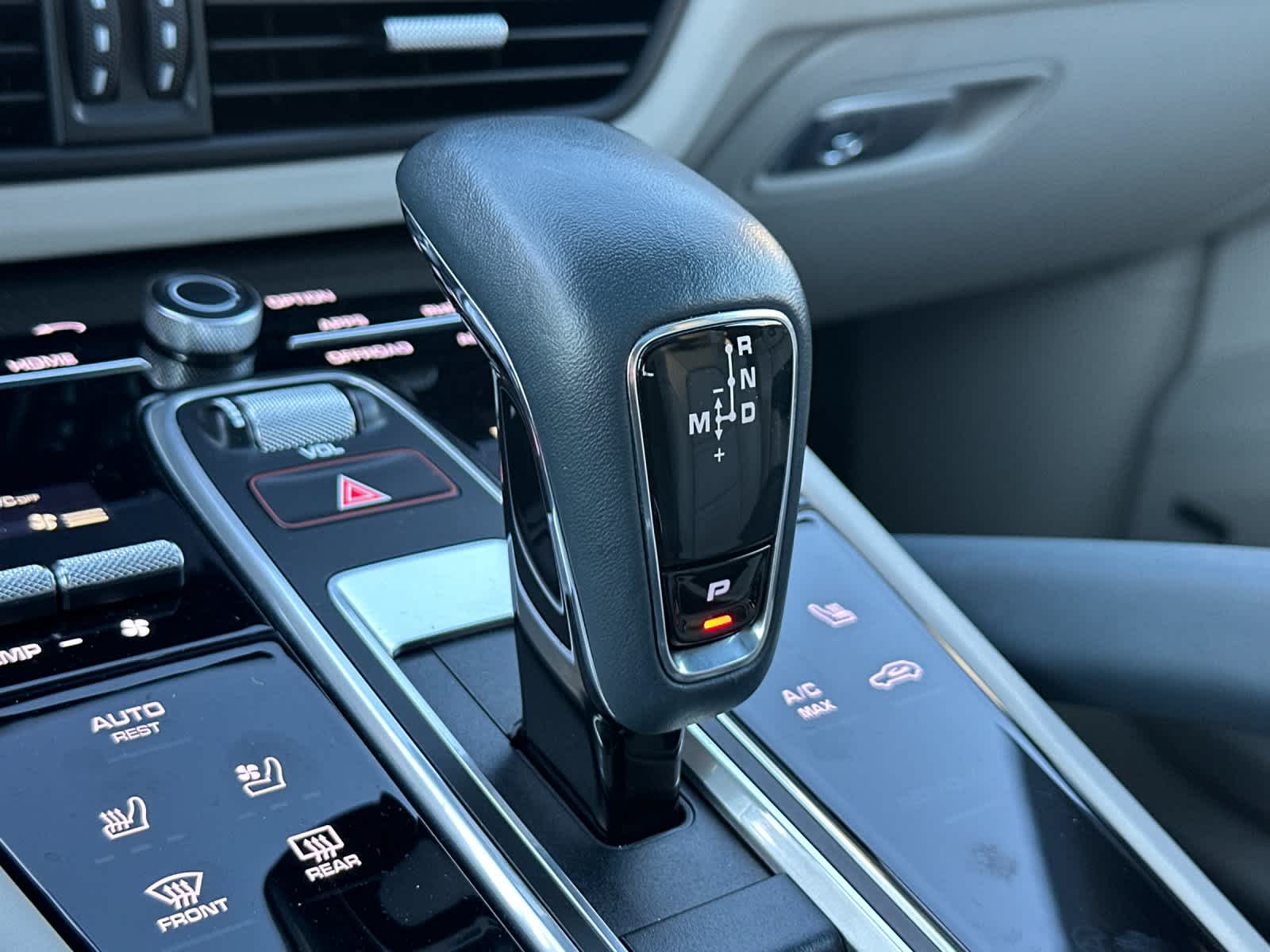 Thumbnail: 2023 Porsche Cayenne - 25