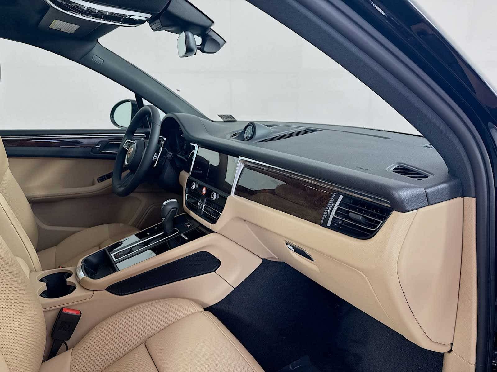 Thumbnail: 2026 Porsche Macan - 22