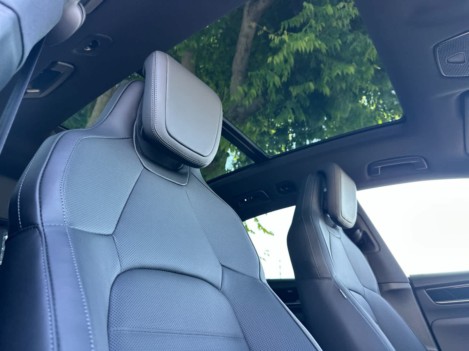 Thumbnail: 2026 Porsche Macan - 18