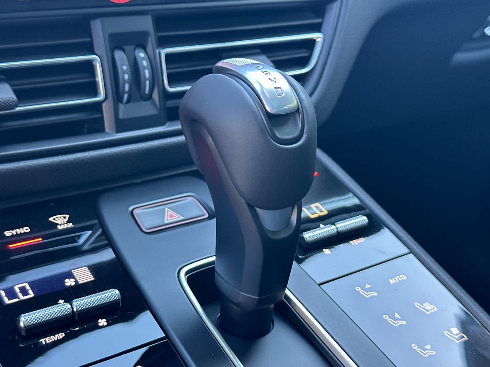 Thumbnail: 2026 Porsche Macan - 25