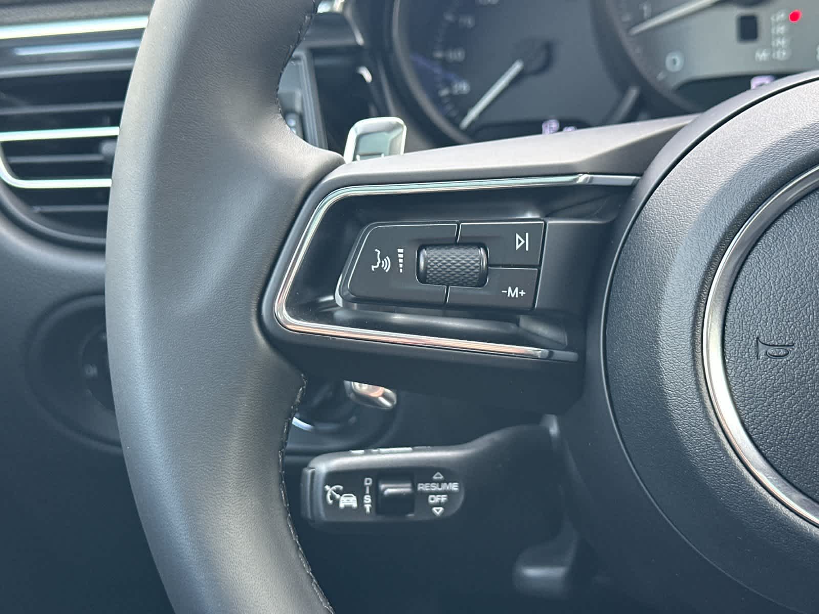 Thumbnail: 2026 Porsche Macan - 27