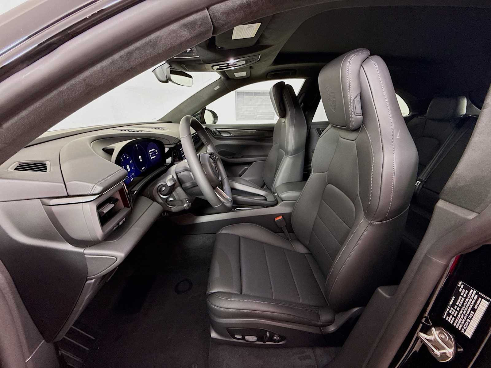 Thumbnail: 2025 Porsche Macan - 5