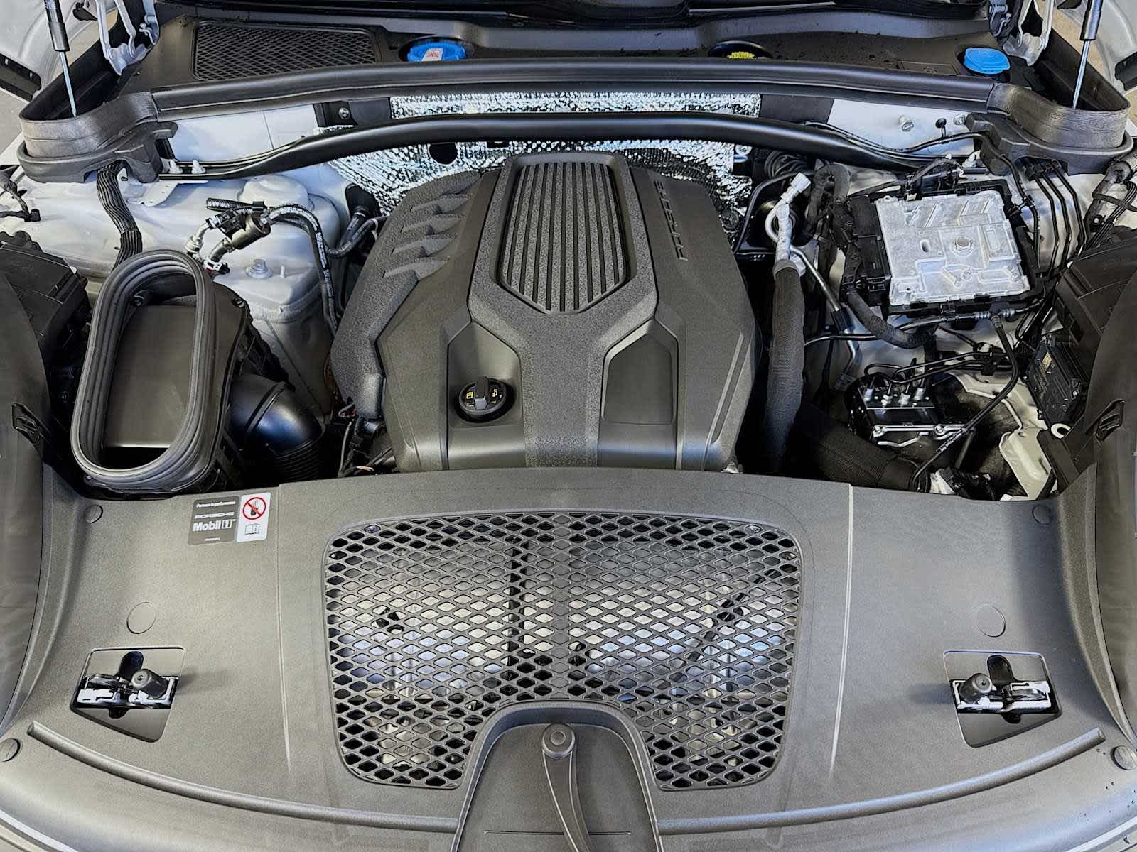 Thumbnail: 2026 Porsche Macan - 23